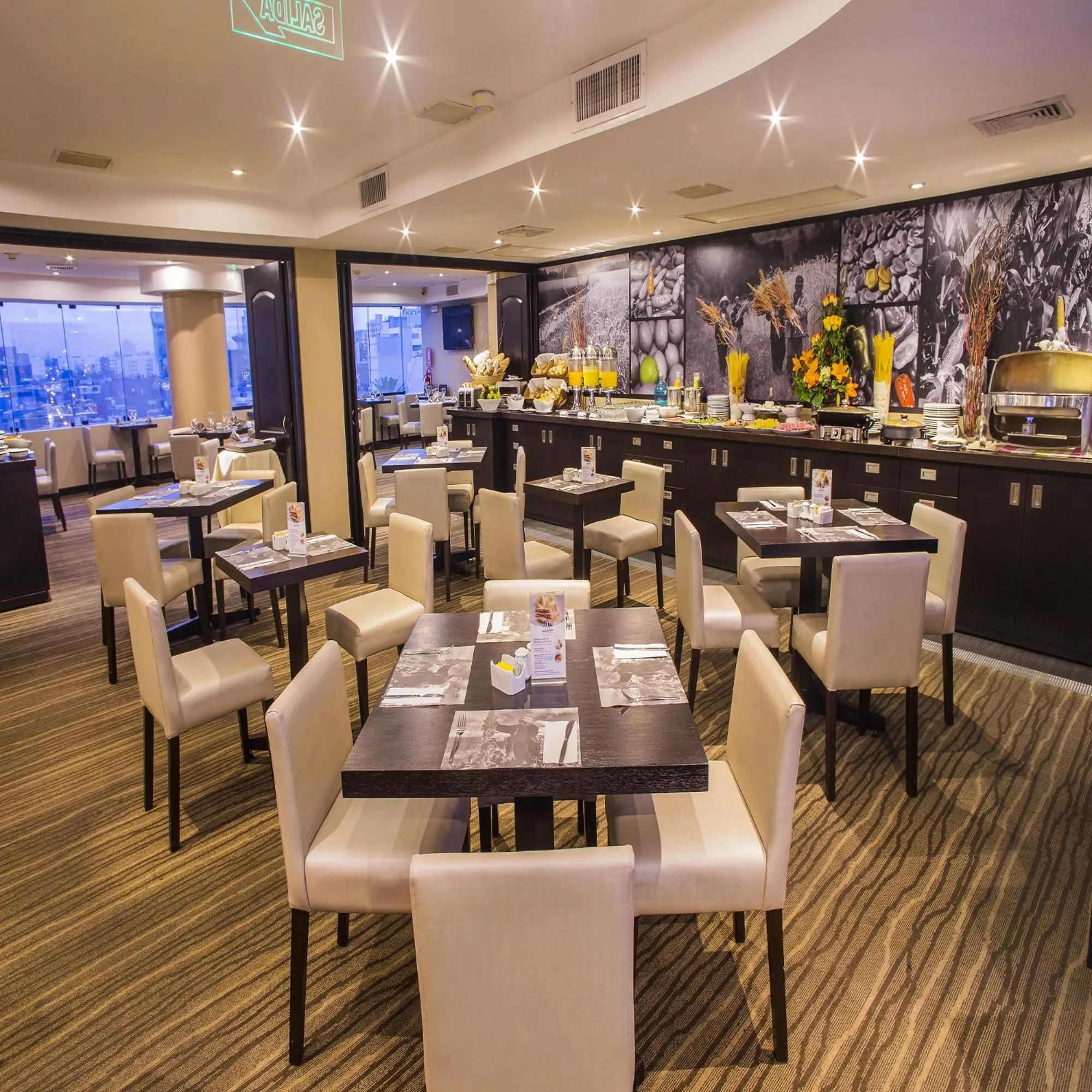 Restaurant/places to eat in Del Pilar Miraflores Hotel