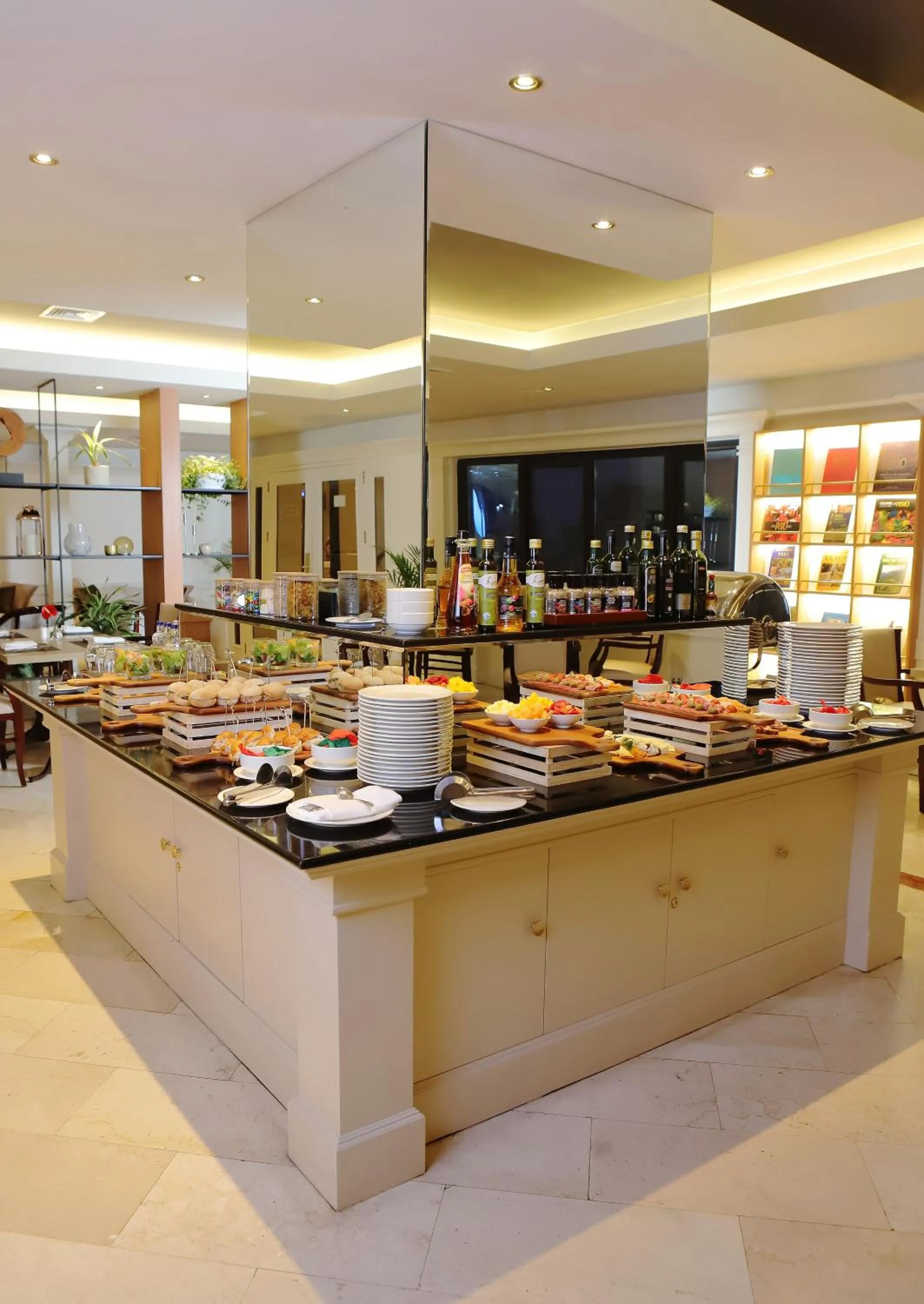 Restaurant/places to eat in Meliá Lima