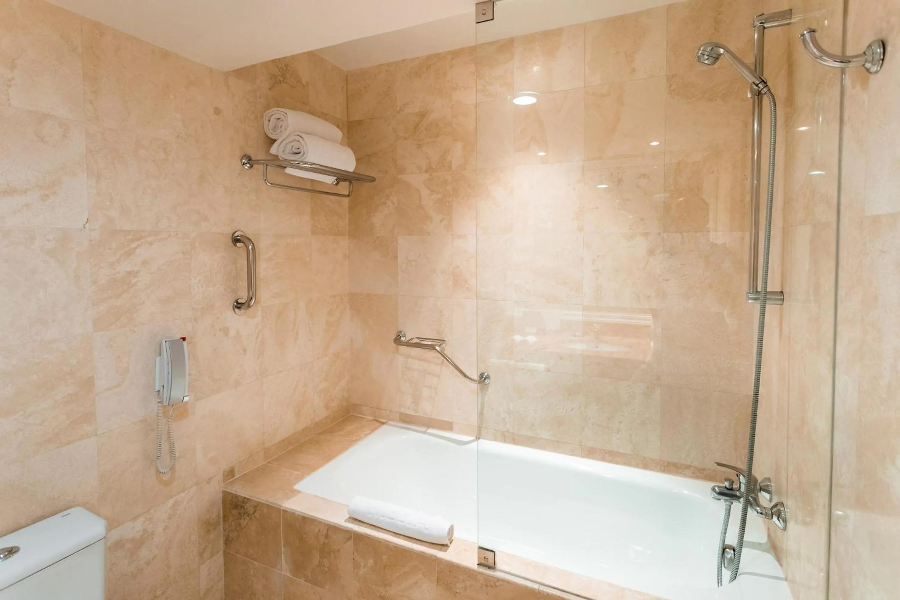 Shower in Meliá Lima