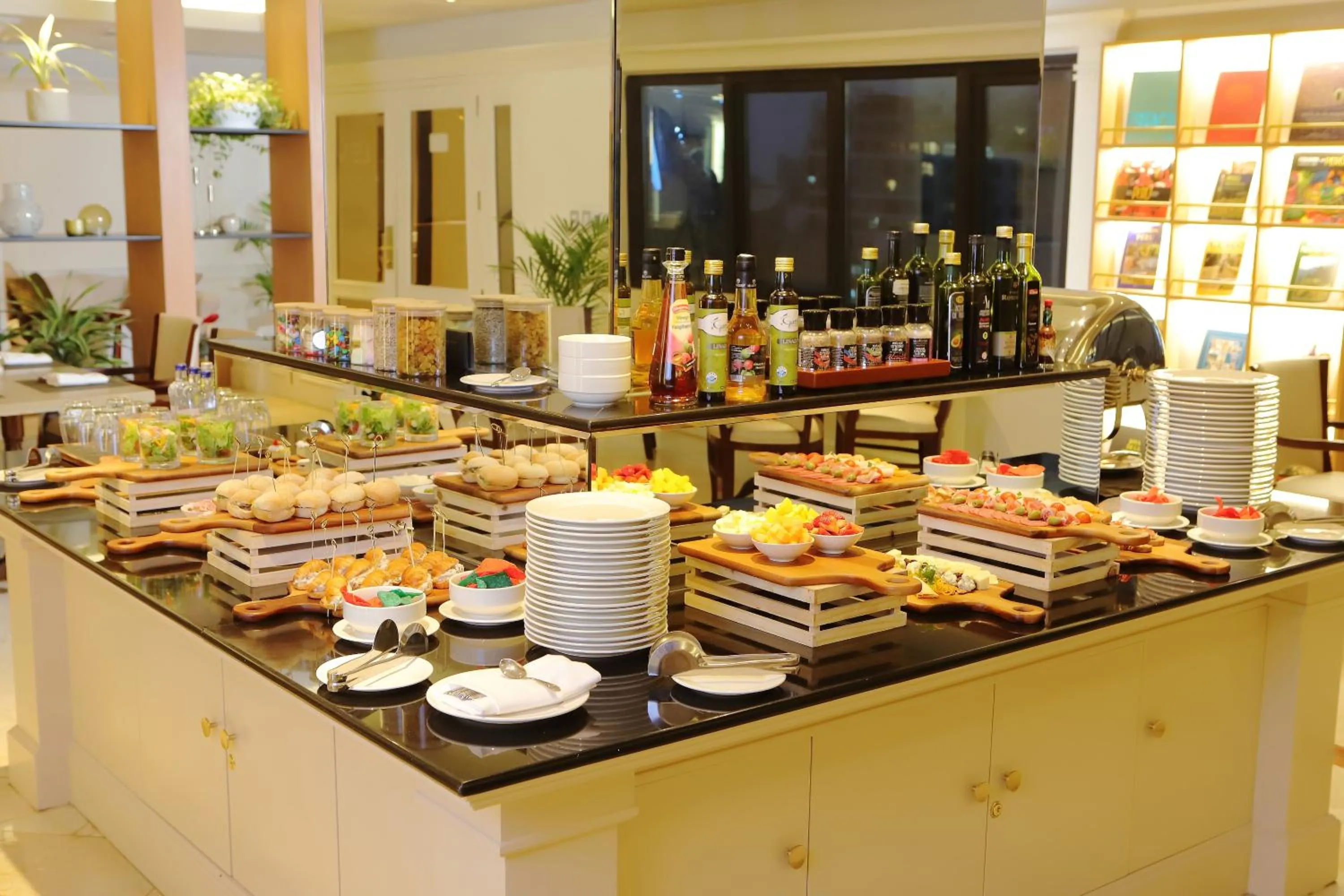 Restaurant/places to eat in Meliá Lima