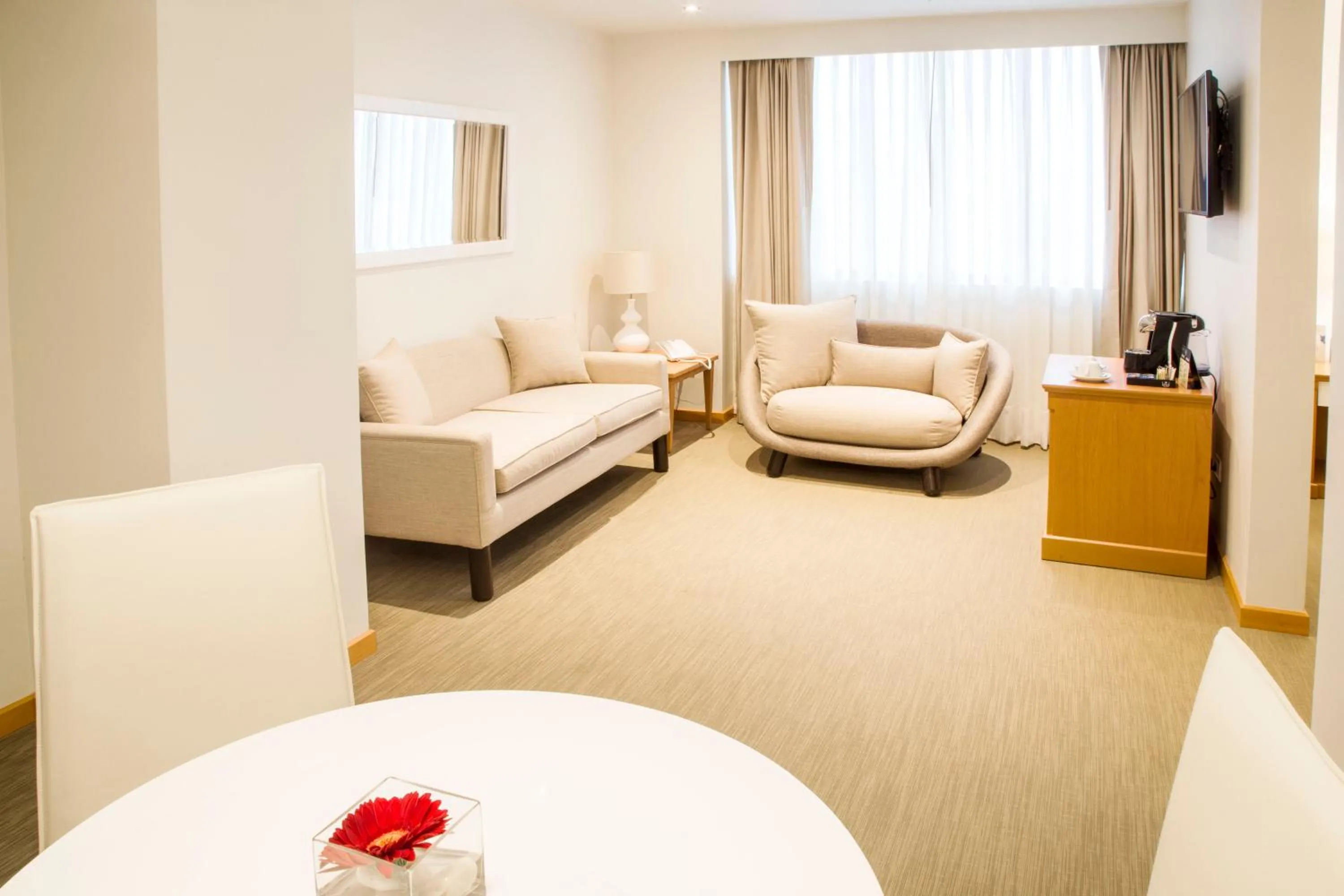 Living room, Bed in Hotel Melia Lima