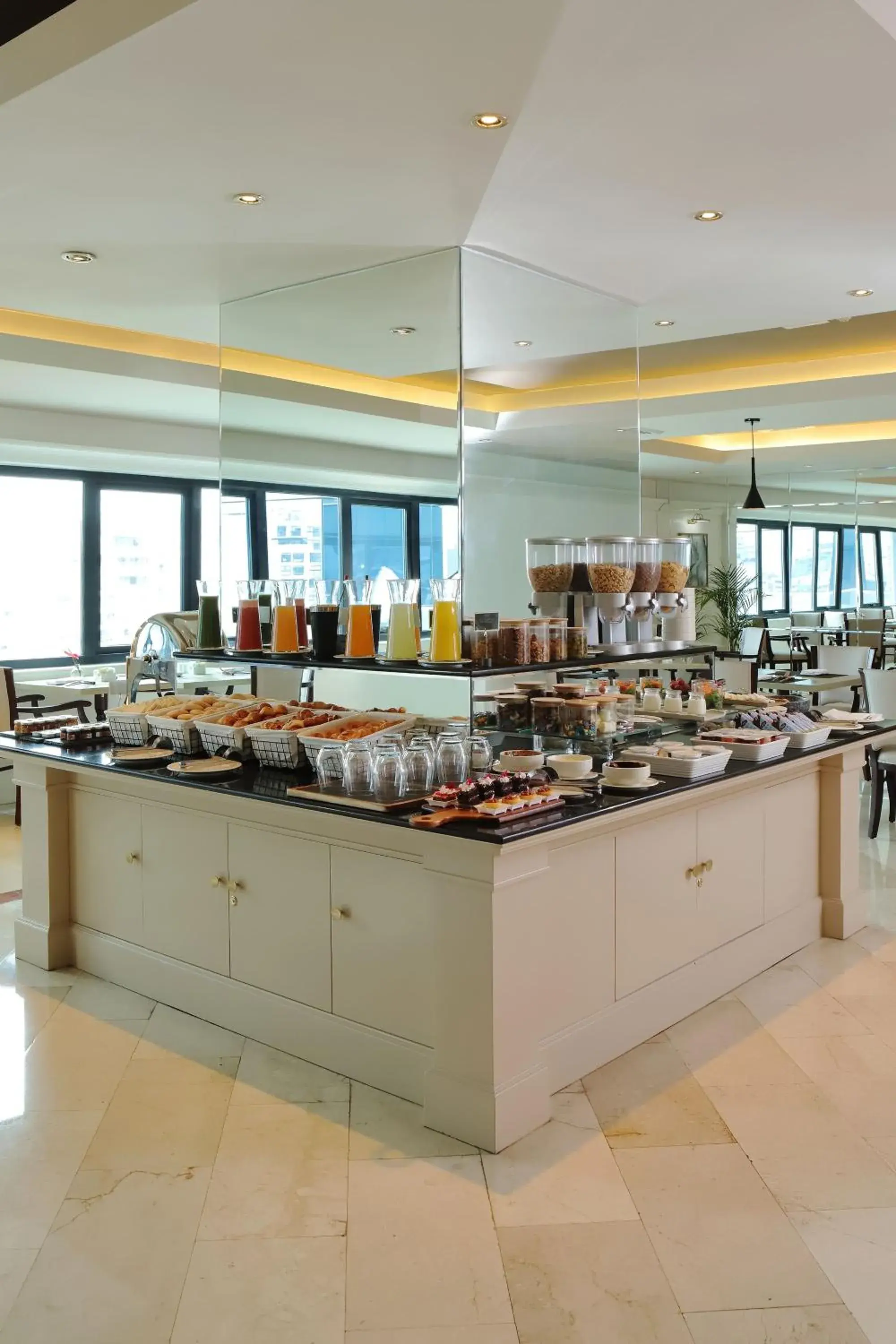 Restaurant/places to eat in Meliá Lima Restaurant/places to eat in Meliá Lima