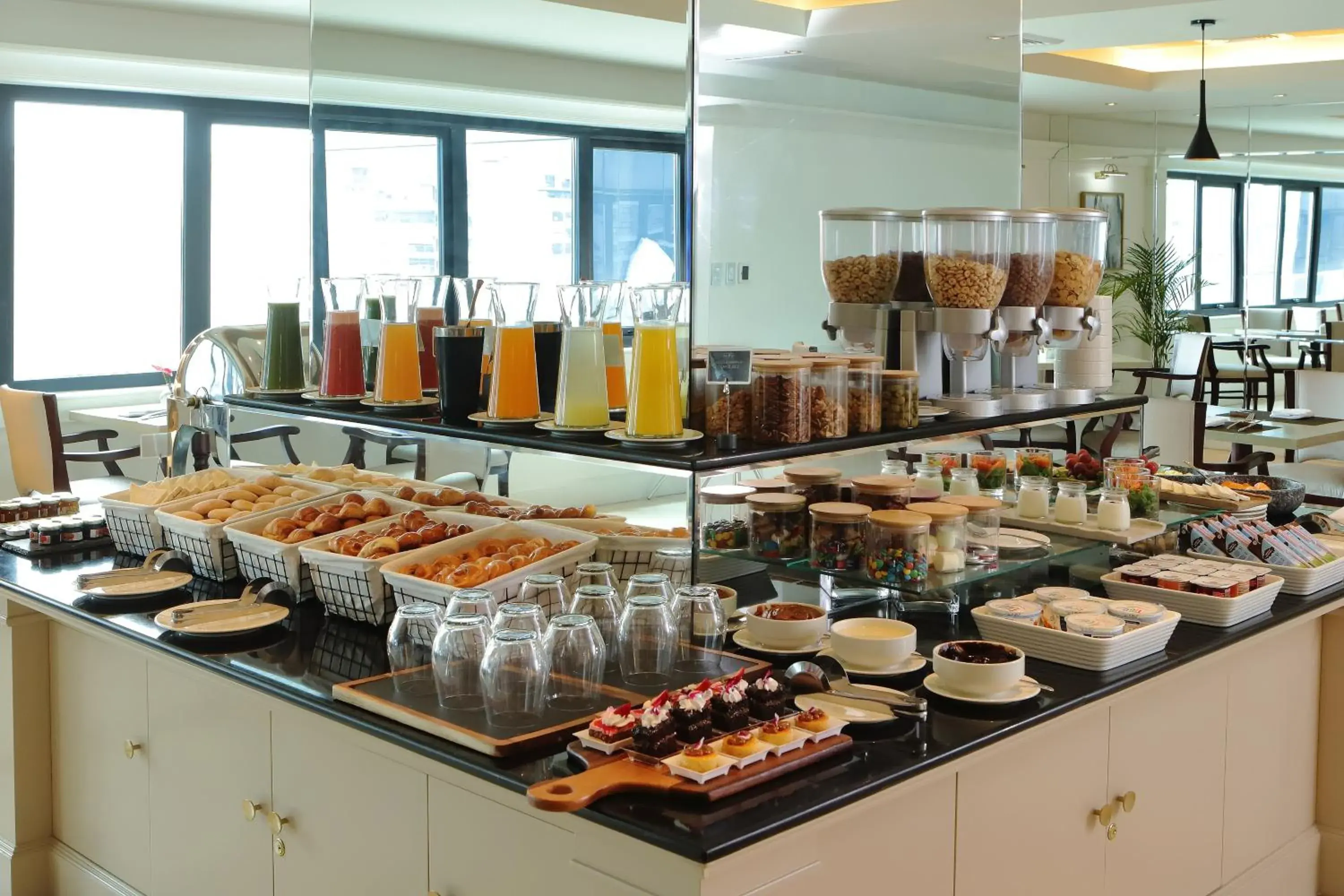 Restaurant/places to eat in Meliá Lima Restaurant/places to eat in Meliá Lima