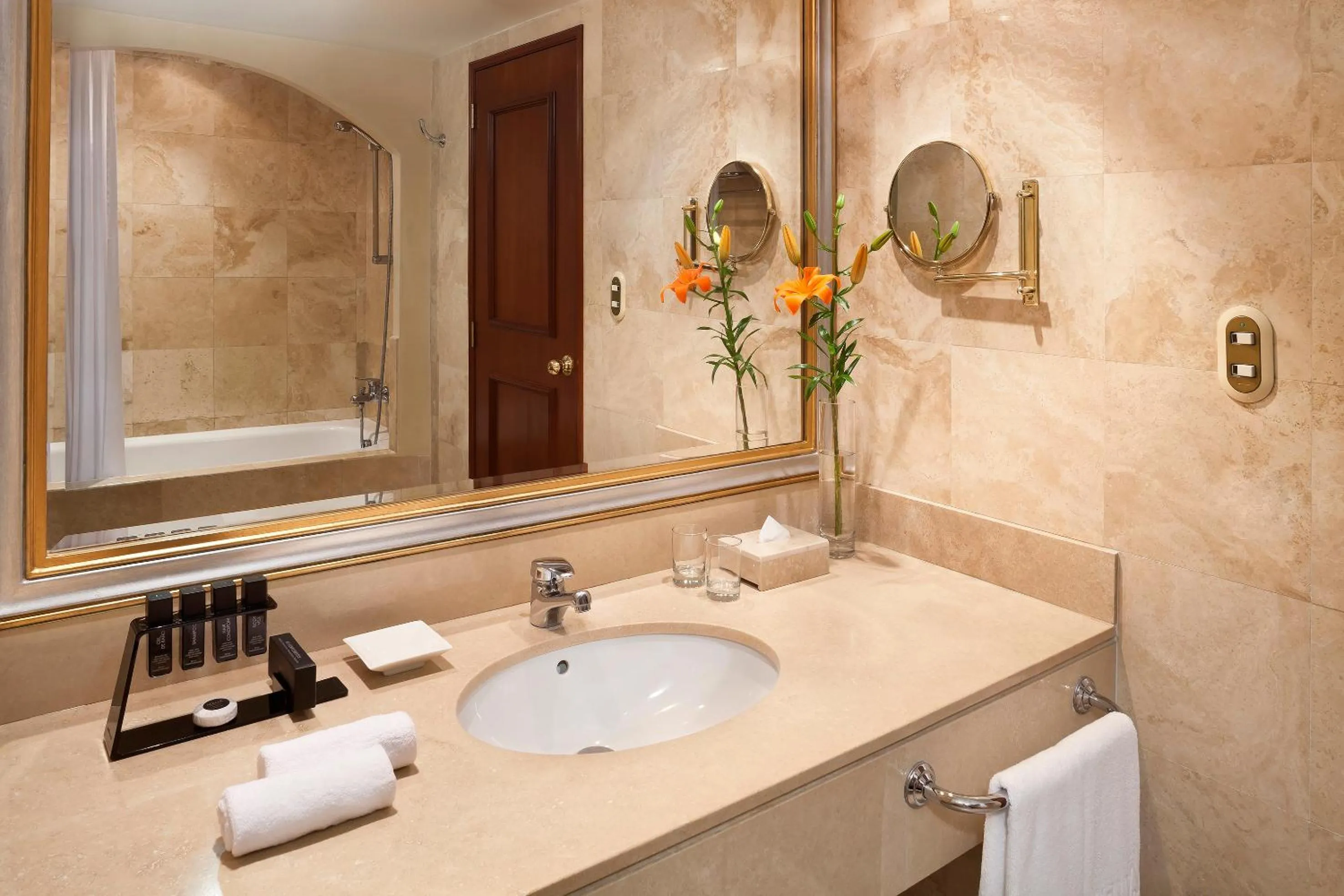 Bathroom in Hotel Melia Lima