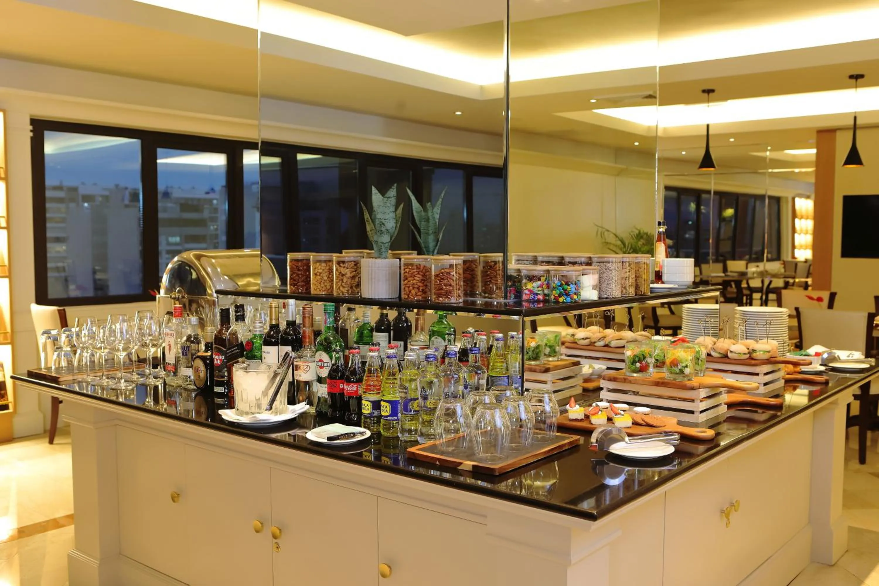 Restaurant/places to eat in Meliá Lima