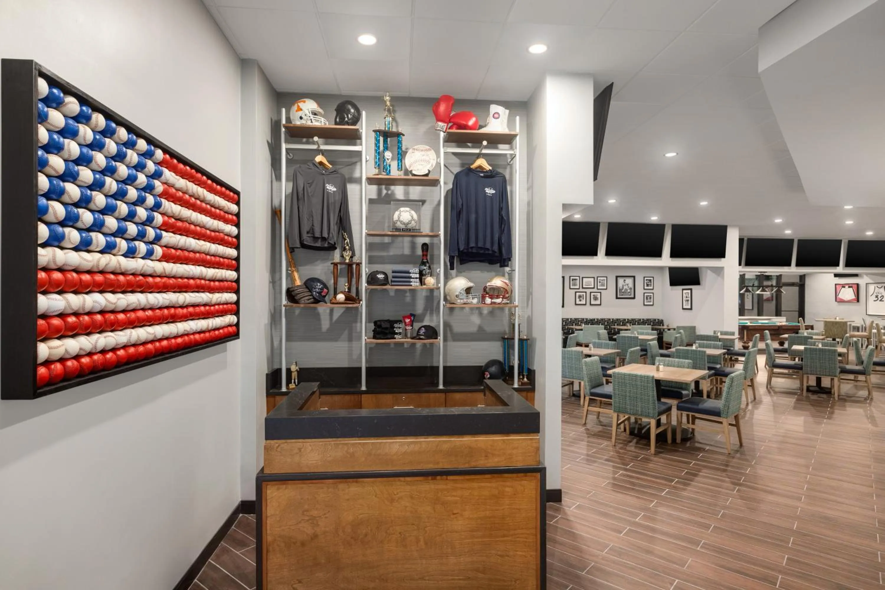 Restaurant/places to eat in Crowne Plaza Hotel Fort Myers at Bell Tower Shops, an IHG Hotel