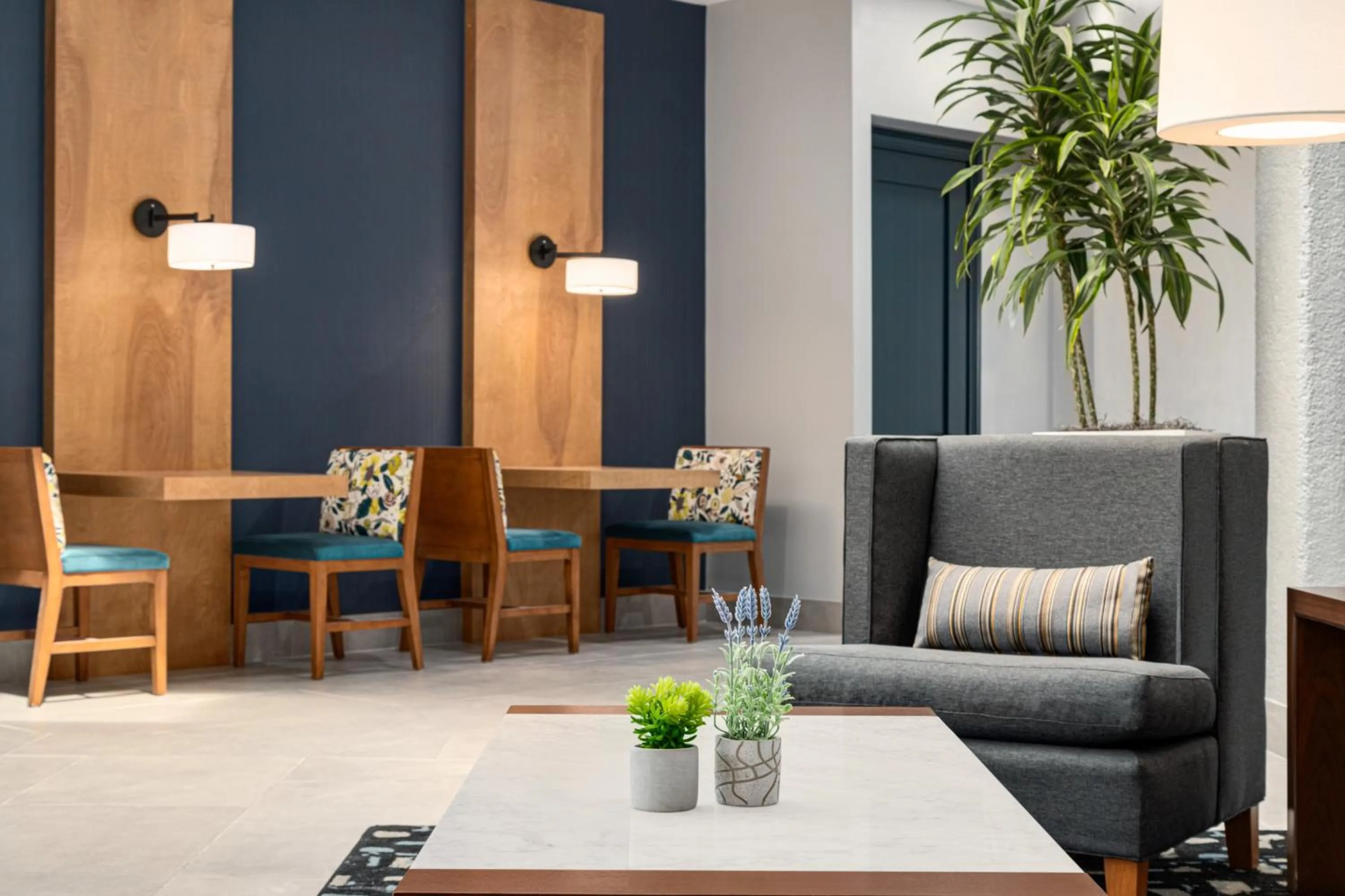 Seating area in Crowne Plaza Hotel Fort Myers at Bell Tower Shops, an IHG Hotel