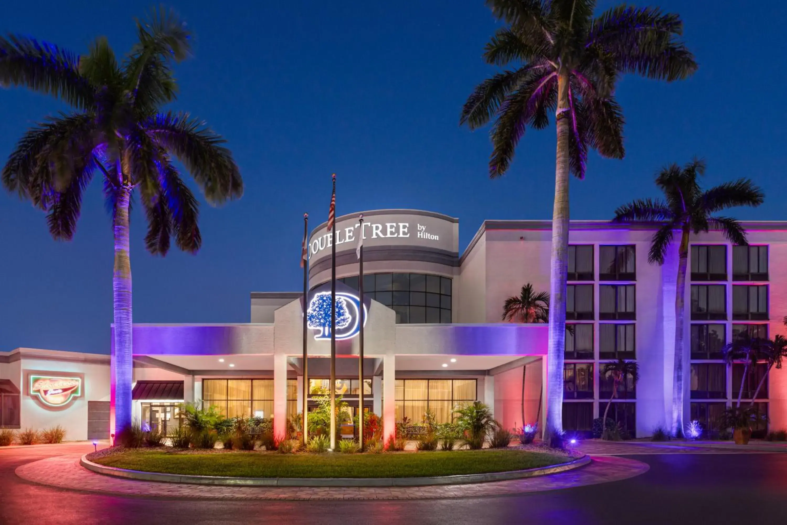 Property building in Crowne Plaza Hotel Fort Myers at Bell Tower Shops, an IHG Hotel Property building in Crowne Plaza Hotel Fort Myers at Bell Tower Shops, an IHG Hotel
