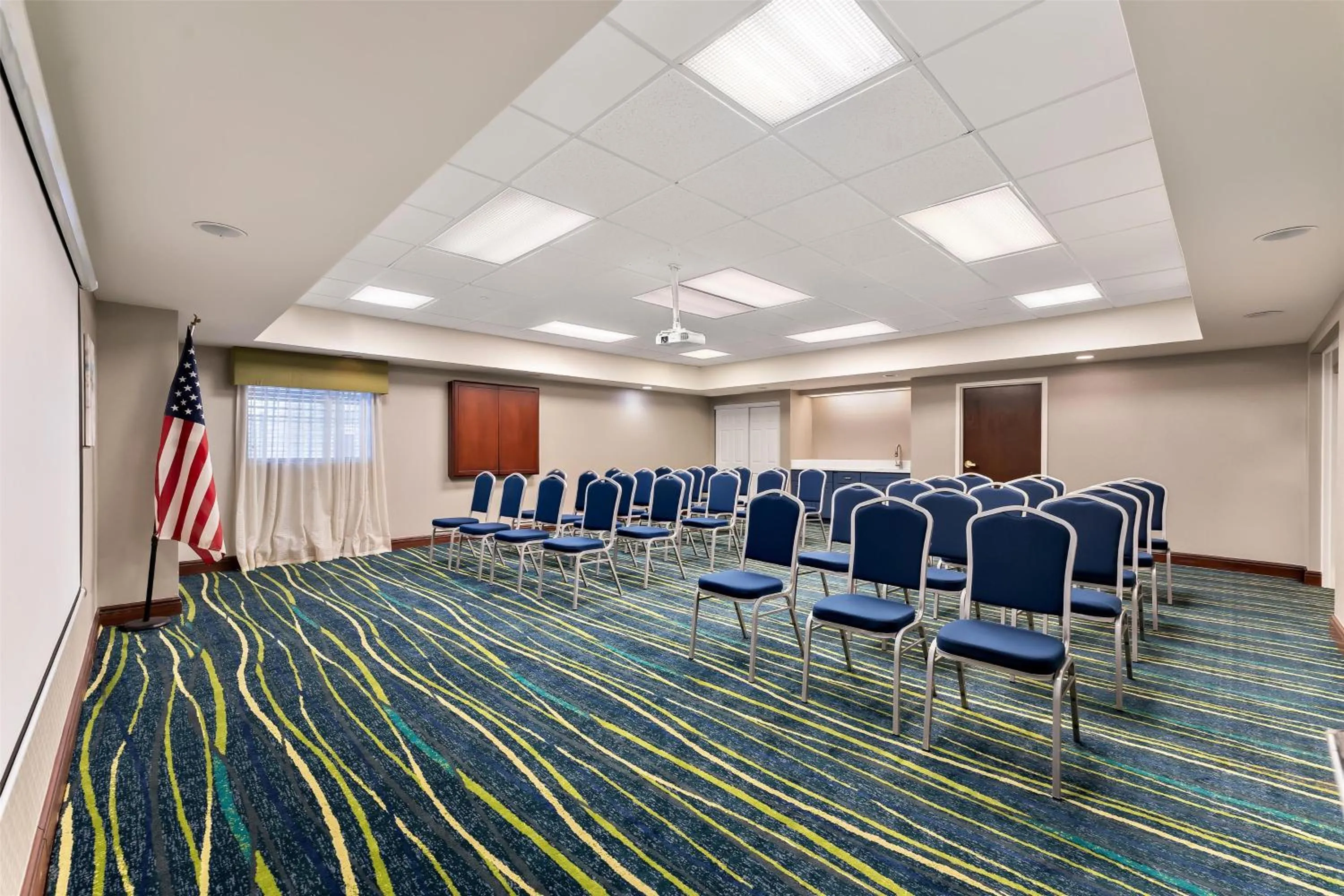 Meeting/conference room in Hampton Inn & Suites Newtown