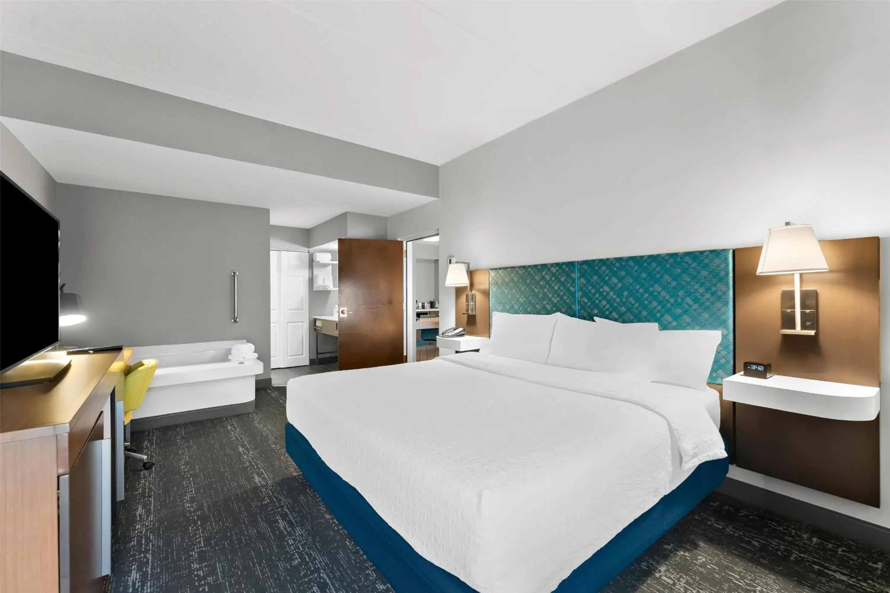 One-Bedroom King Suite with Whirlpool - Non-Smoking in Hampton Inn & Suites Newtown One-Bedroom King Suite with Whirlpool - Non-Smoking in Hampton Inn & Suites Newtown