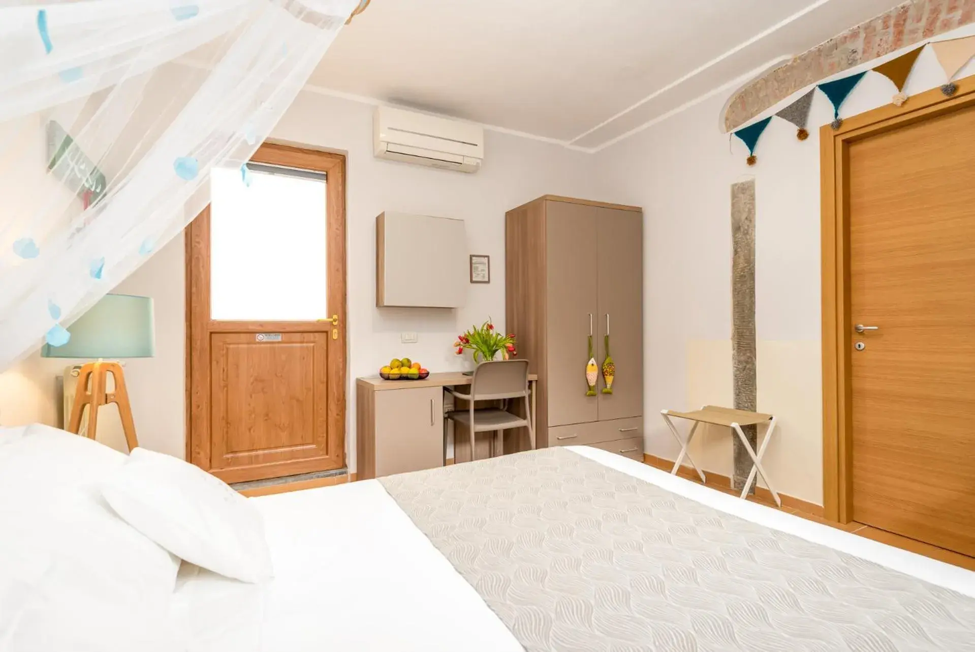 Double Room in Carugio Remilde Double Room in Carugio Remilde