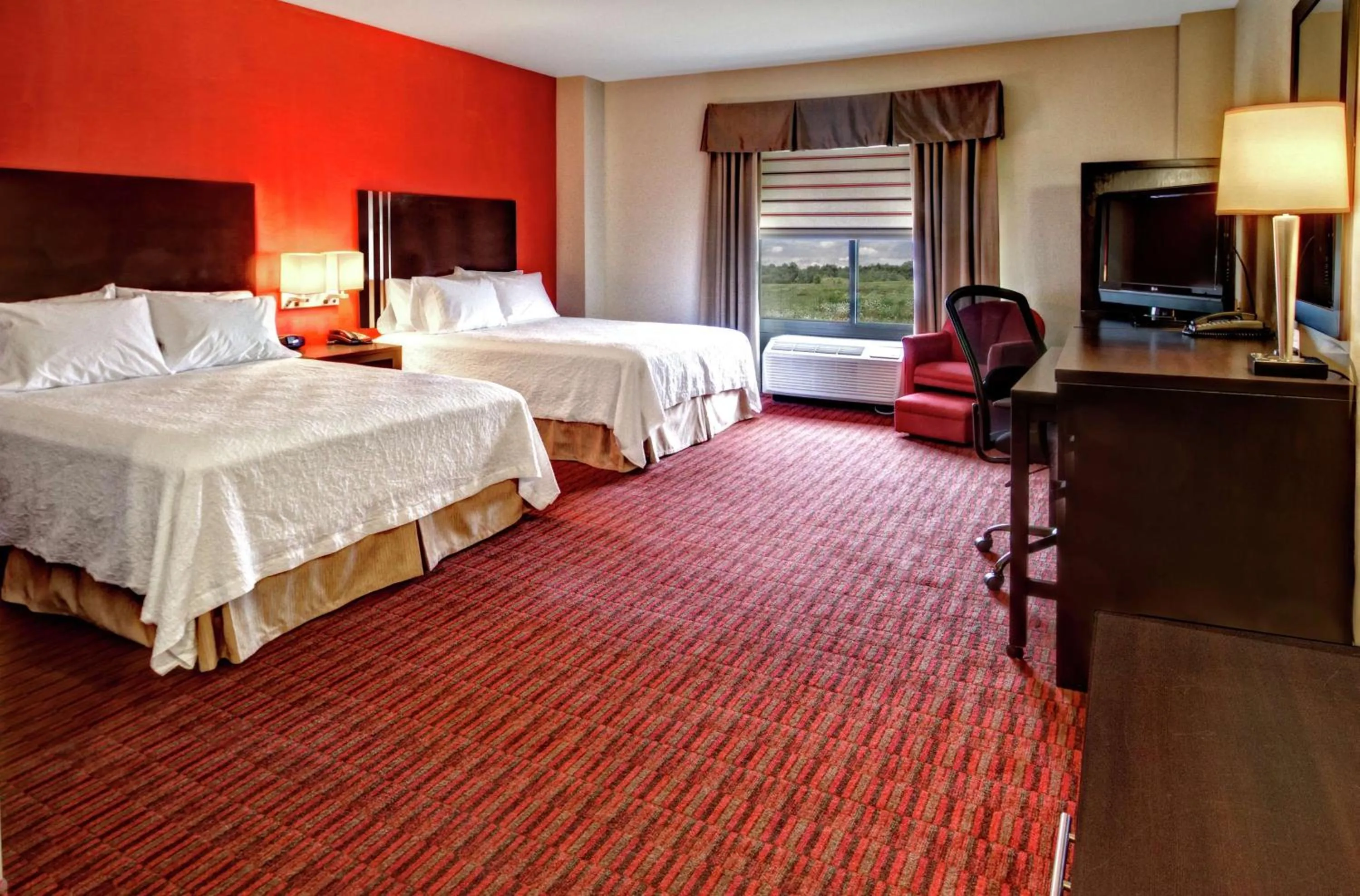 Bedroom, Bed in Hampton Inn & Suites Lebanon