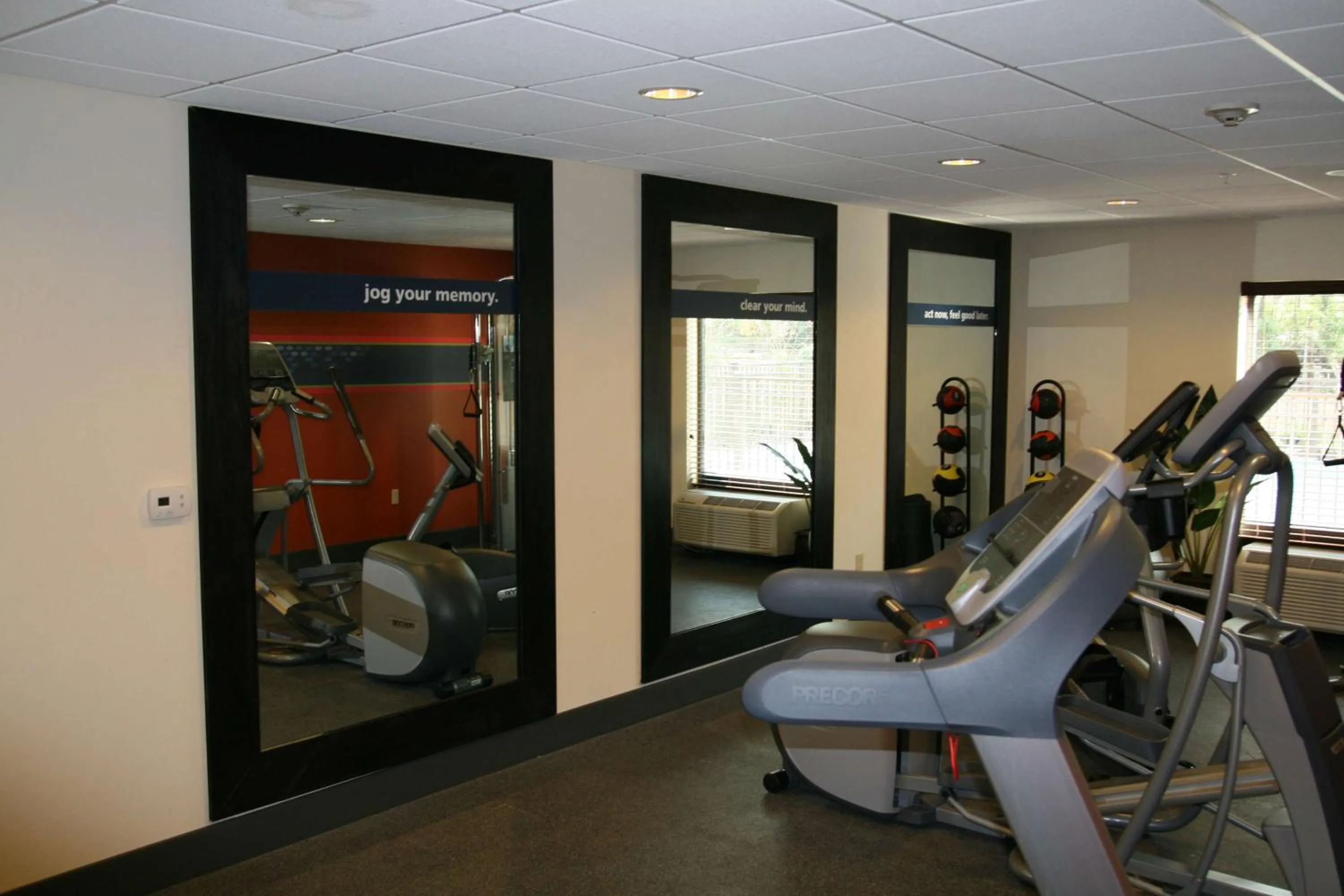 Fitness centre/facilities in Hampton Inn & Suites Lebanon