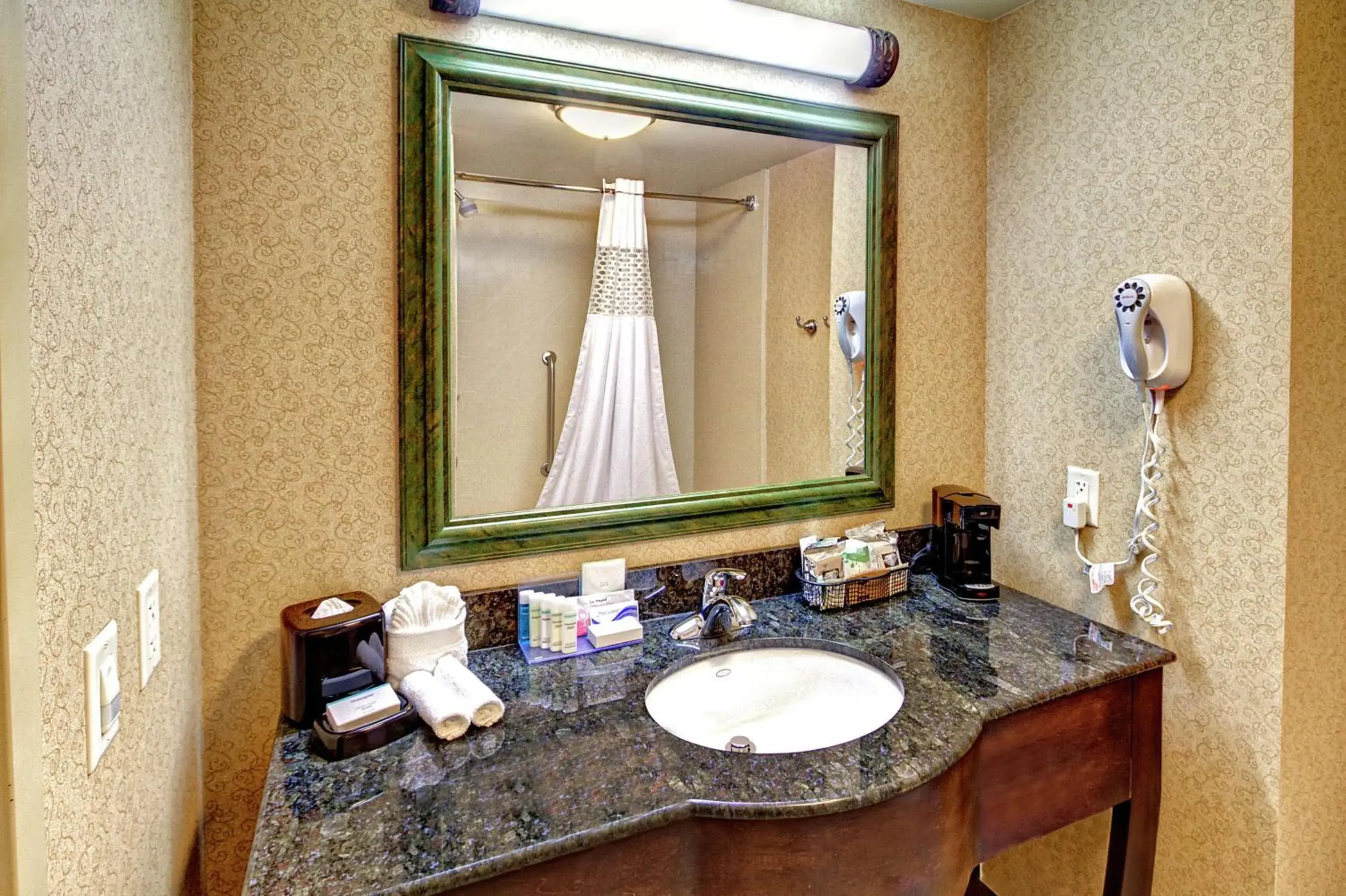 Bathroom in Hampton Inn & Suites Lebanon Bathroom in Hampton Inn & Suites Lebanon