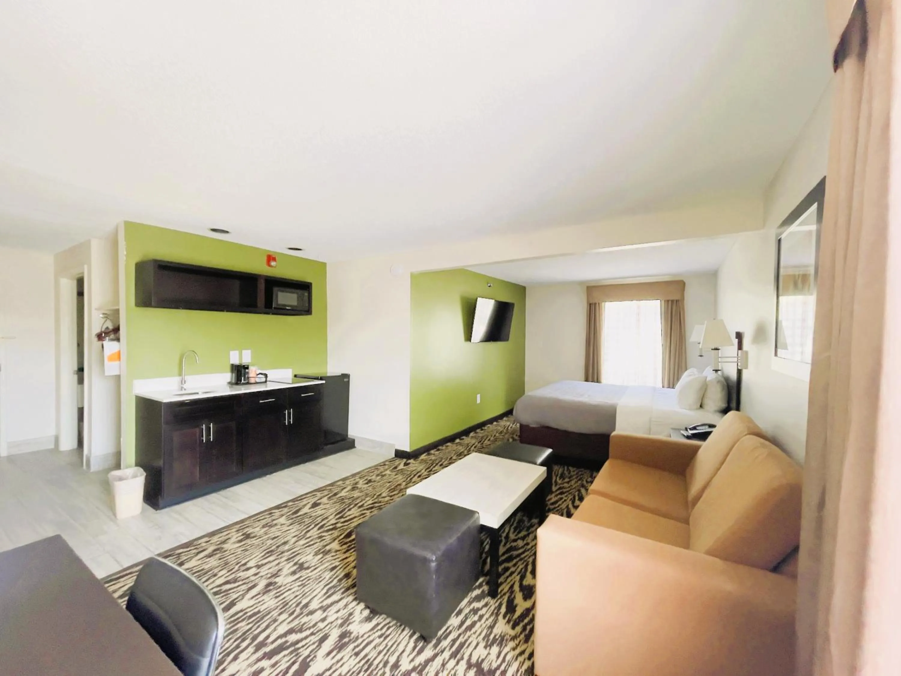 Living room in Quality Inn & Suites Clemmons I-40