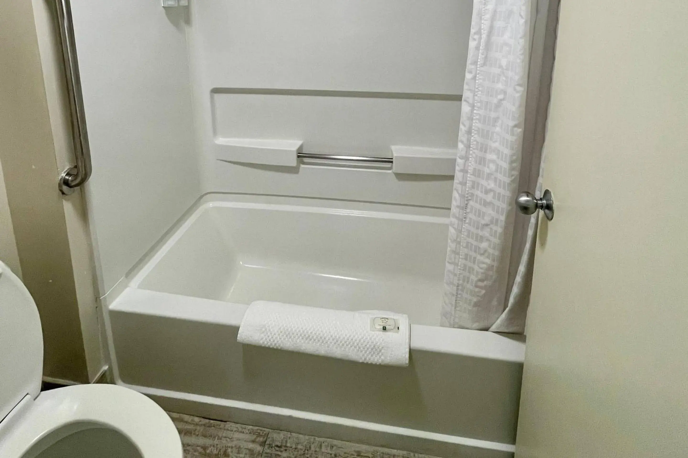 Bedroom in Quality Inn & Suites Clemmons I-40 Bedroom in Quality Inn & Suites Clemmons I-40