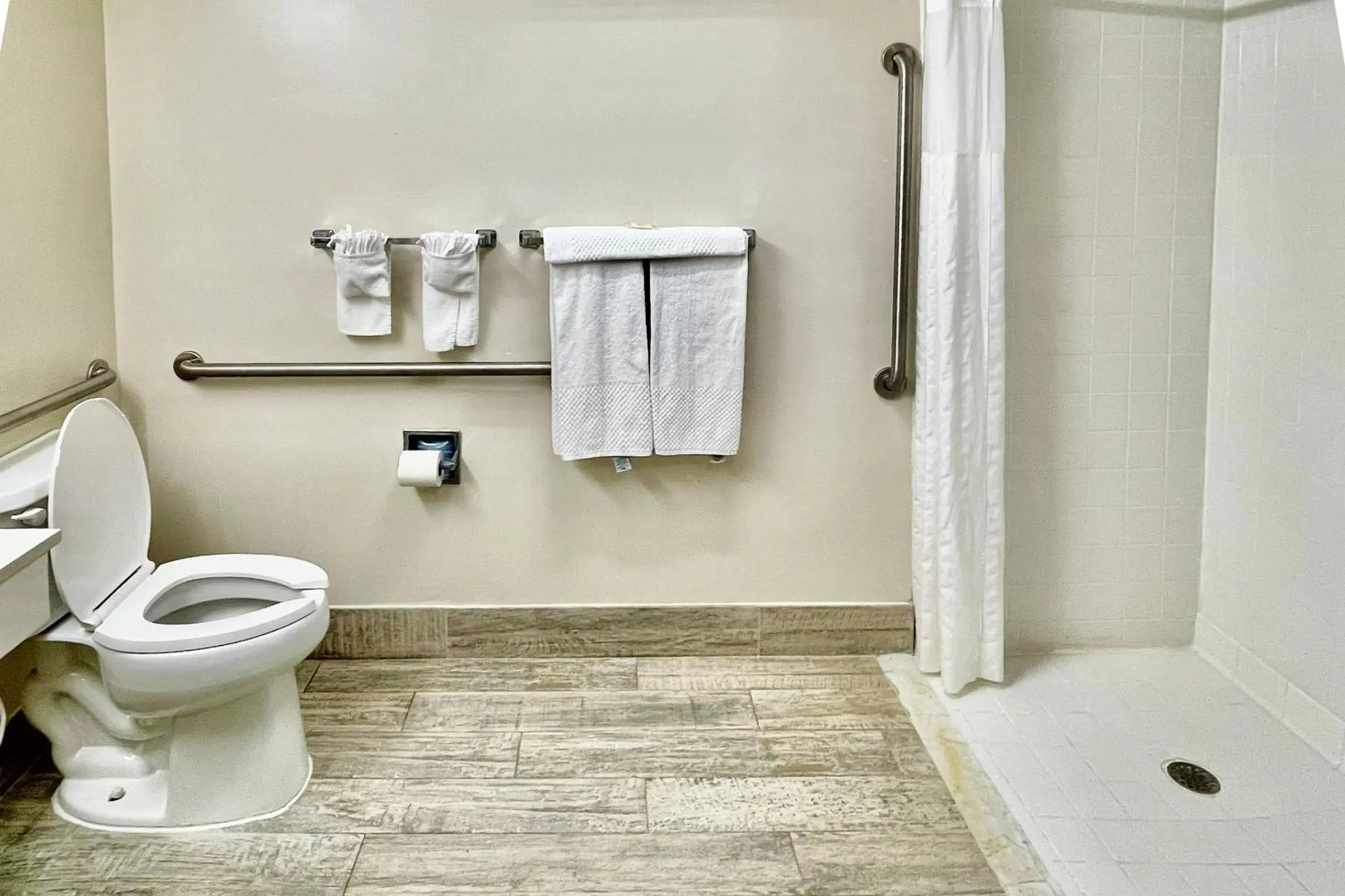 Bedroom in Quality Inn & Suites Clemmons I-40 Bedroom in Quality Inn & Suites Clemmons I-40