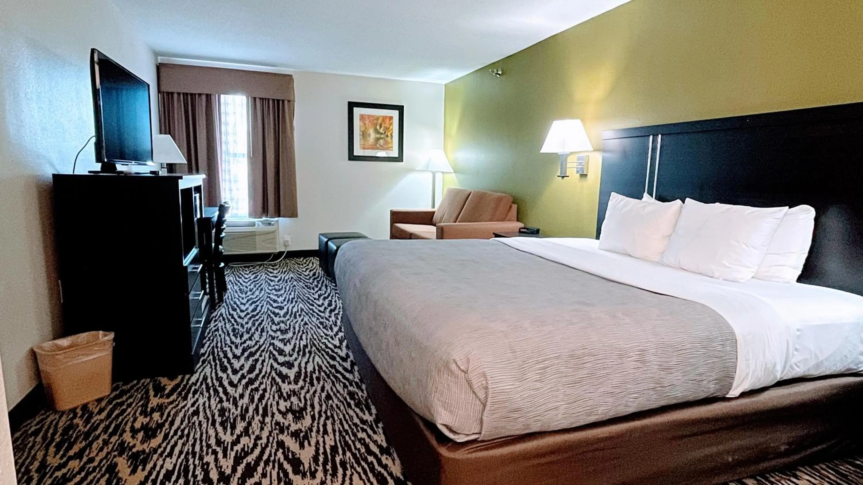 Bedroom, Bed in Quality Inn & Suites Clemmons I-40