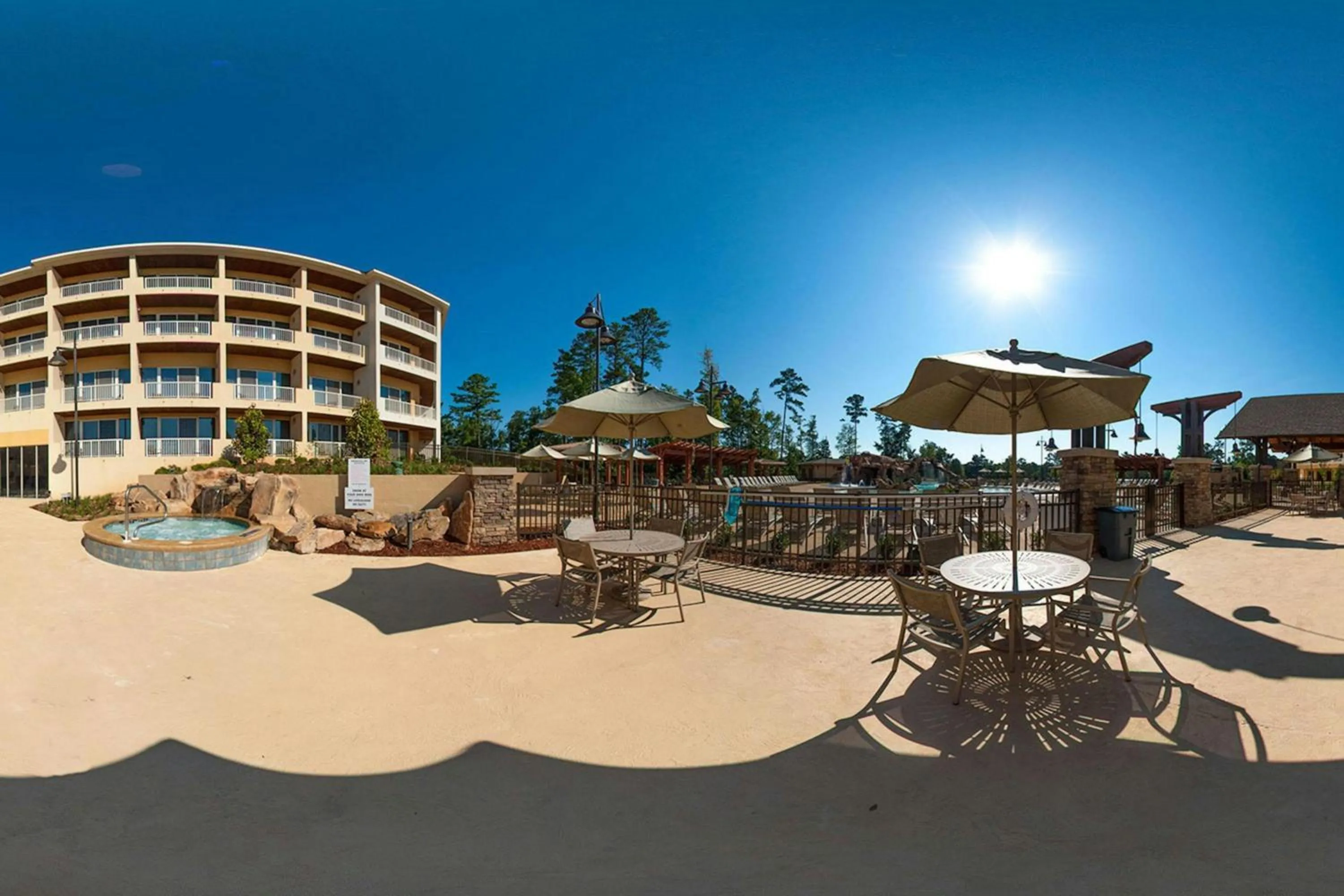 Swimming pool in Auburn Marriott Opelika Resort & Spa at Grand National