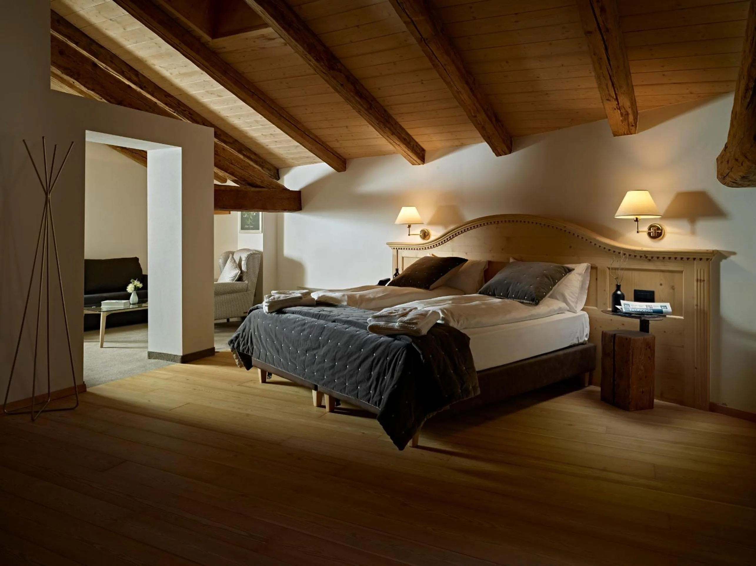 Photo of the whole room, Bed in Romantic Hotel Excelsior