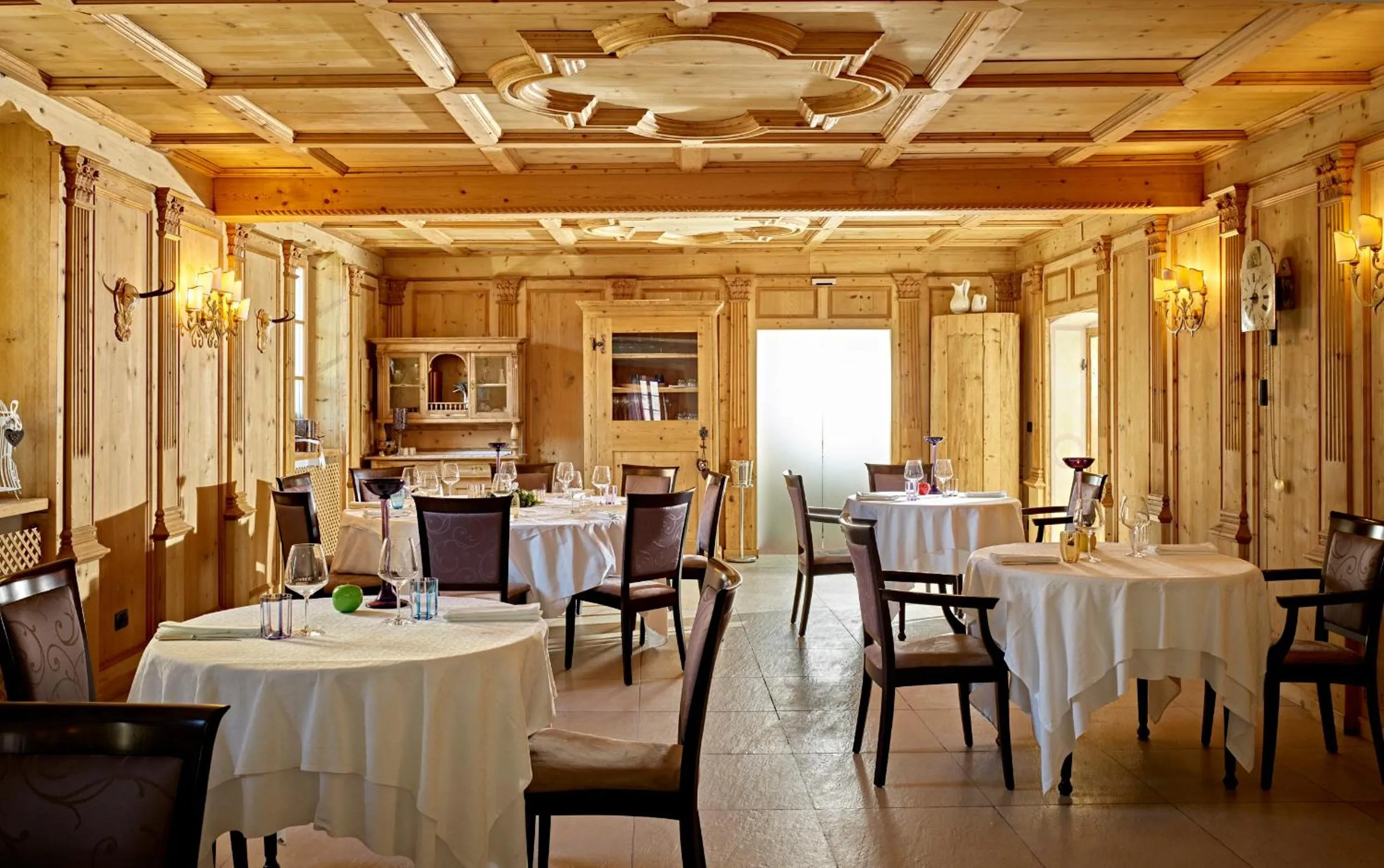 Restaurant/places to eat in Romantic Hotel Excelsior