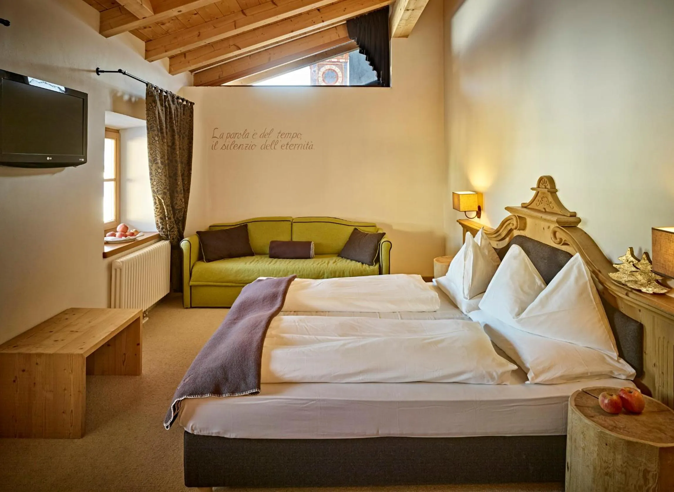 Photo of the whole room, Bed in Romantic Hotel Excelsior