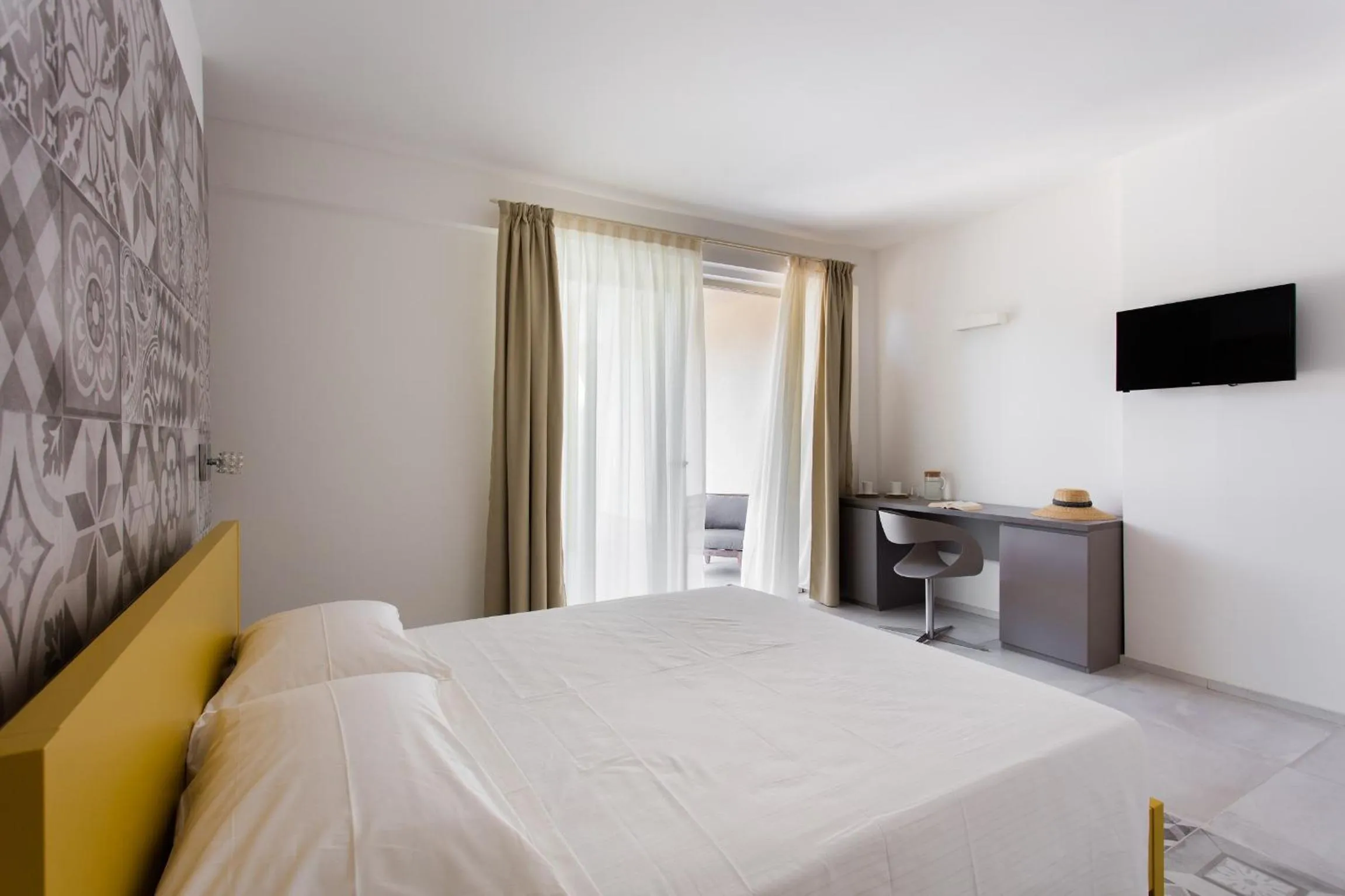 TV and multimedia, Bed in Luna Minoica Suites and Apartments
