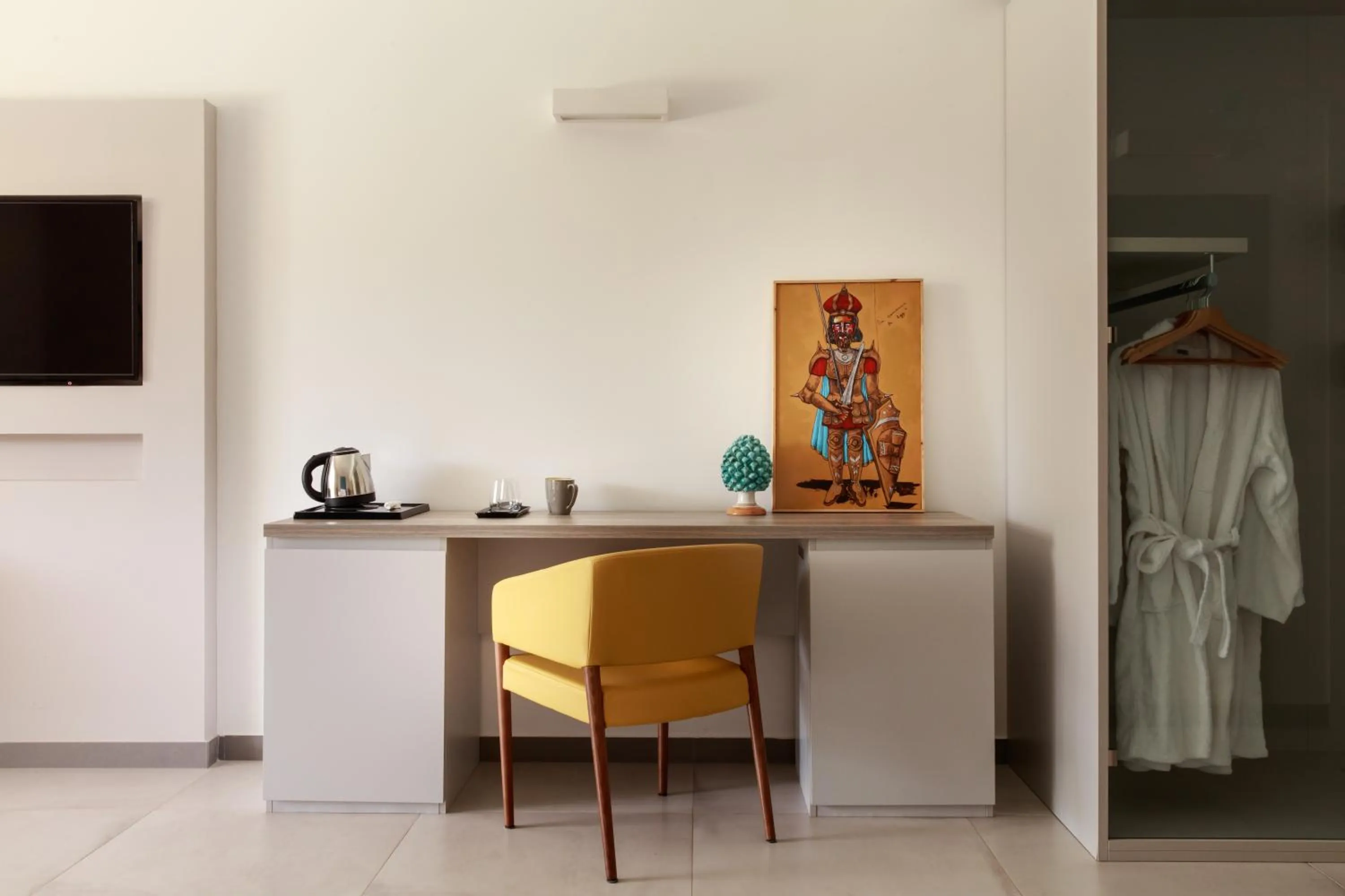 TV and multimedia in Luna Minoica Suites and Apartments