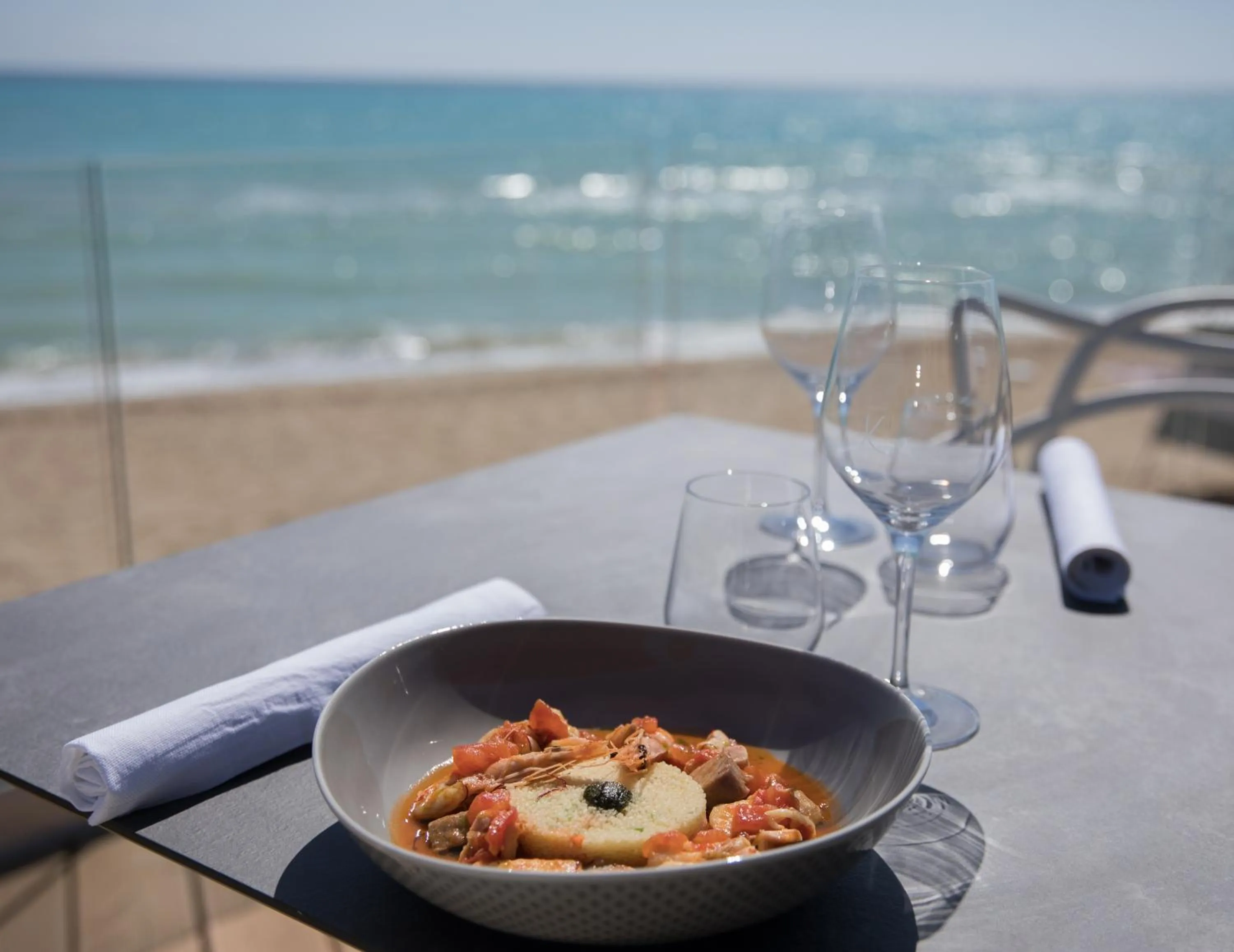 Restaurant/places to eat in Luna Minoica Suites and Apartments