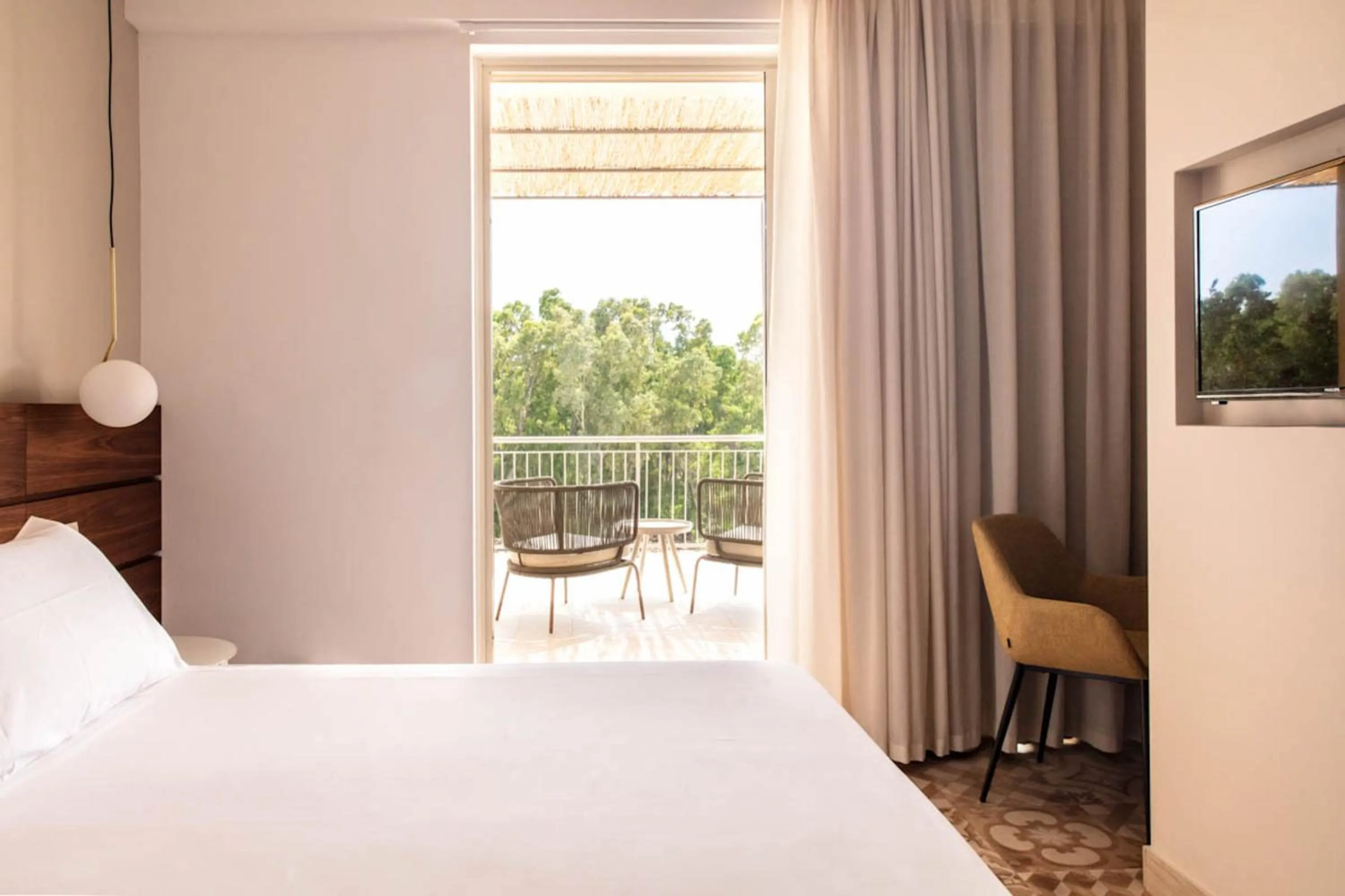 Balcony/Terrace, Bed in Luna Minoica Suites and Apartments