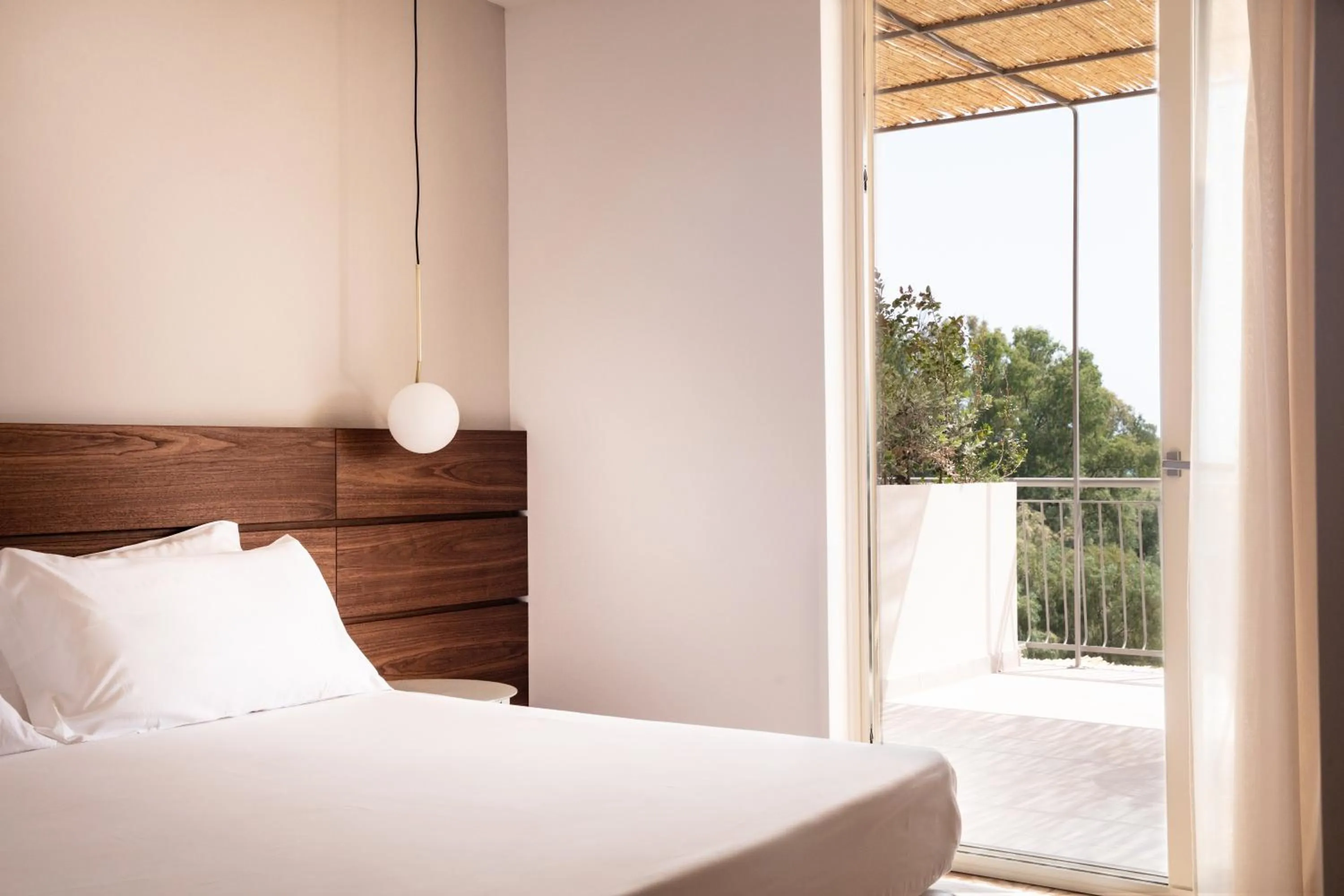 Balcony/Terrace, Bed in Luna Minoica Suites and Apartments