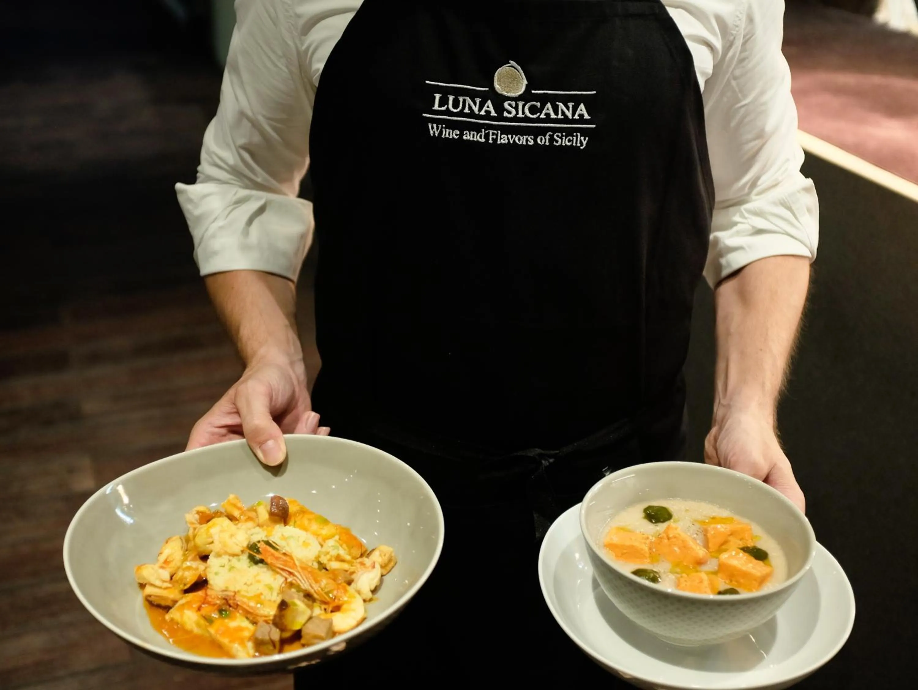 Restaurant/places to eat in Luna Minoica Suites and Apartments