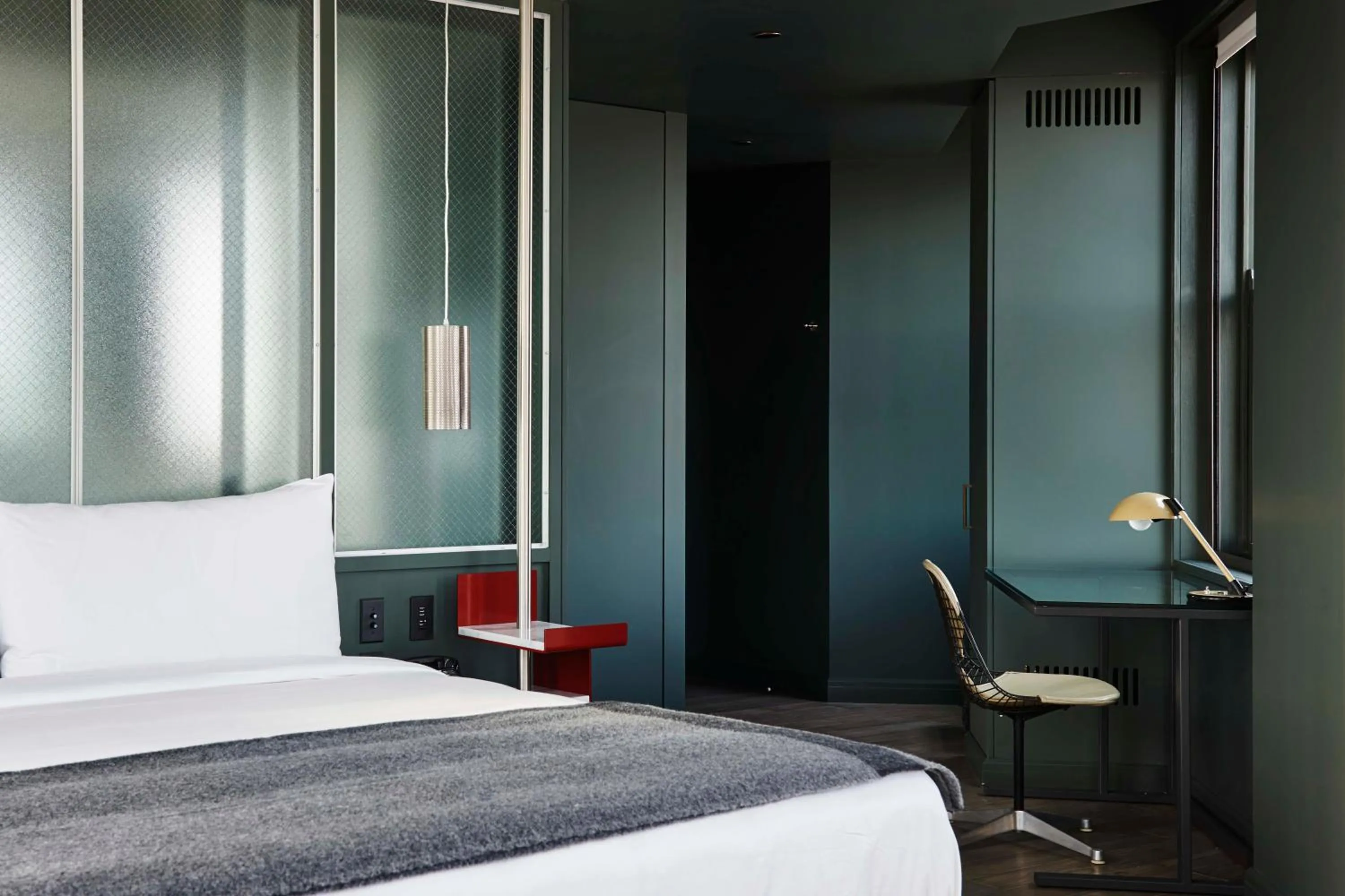 Bed in The Robey, Chicago, a Member of Design Hotels