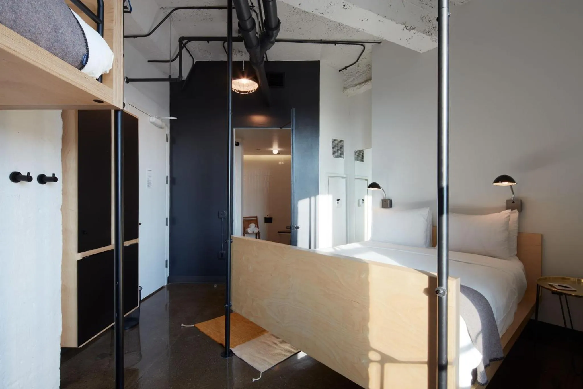 Bed in The Robey, Chicago, a Member of Design Hotels