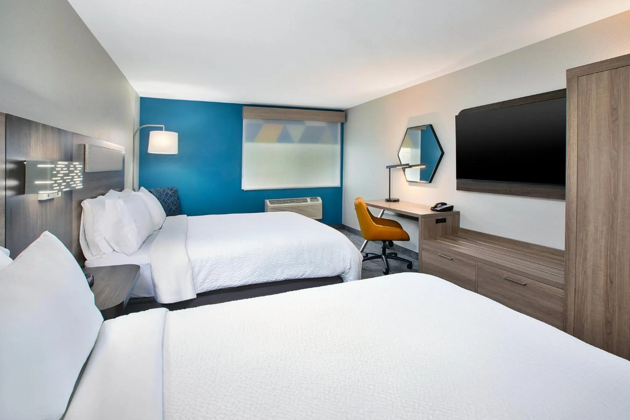 Photo of the whole room, Bed in Holiday Inn Express Hotel & Suites Wauseon by IHG