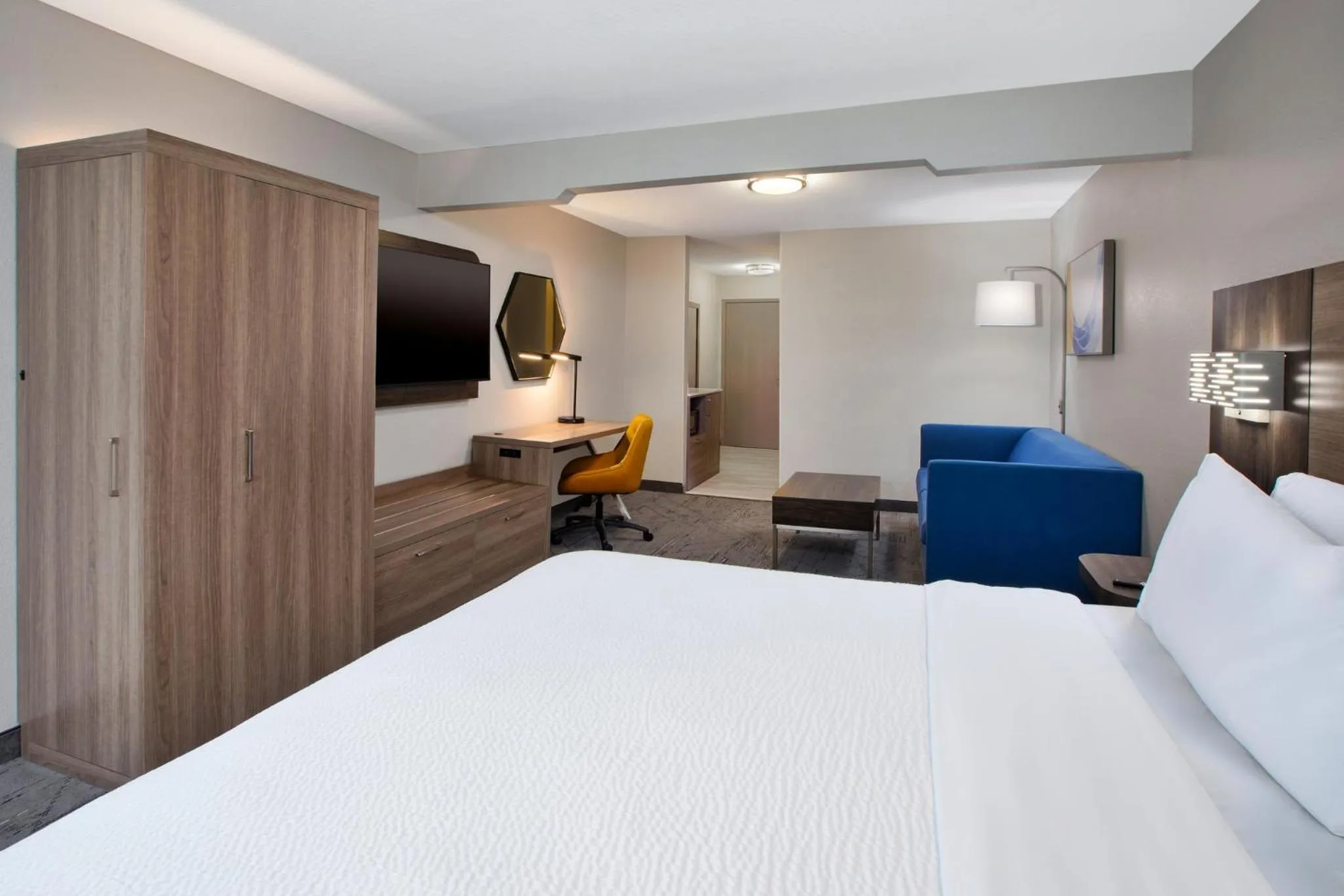 Photo of the whole room, Bed in Holiday Inn Express Hotel & Suites Wauseon by IHG