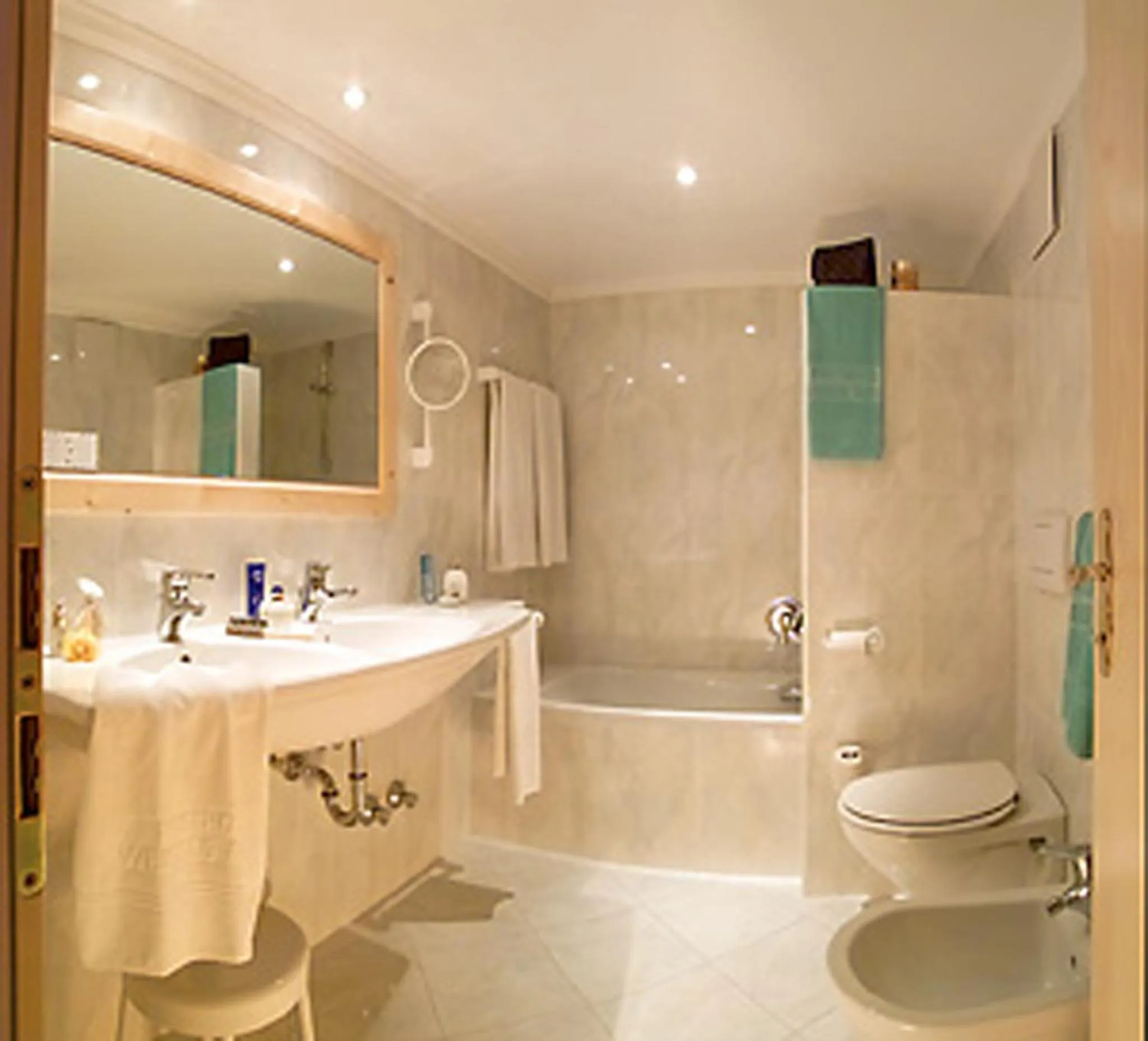 Bathroom in Romantik Hotel Post