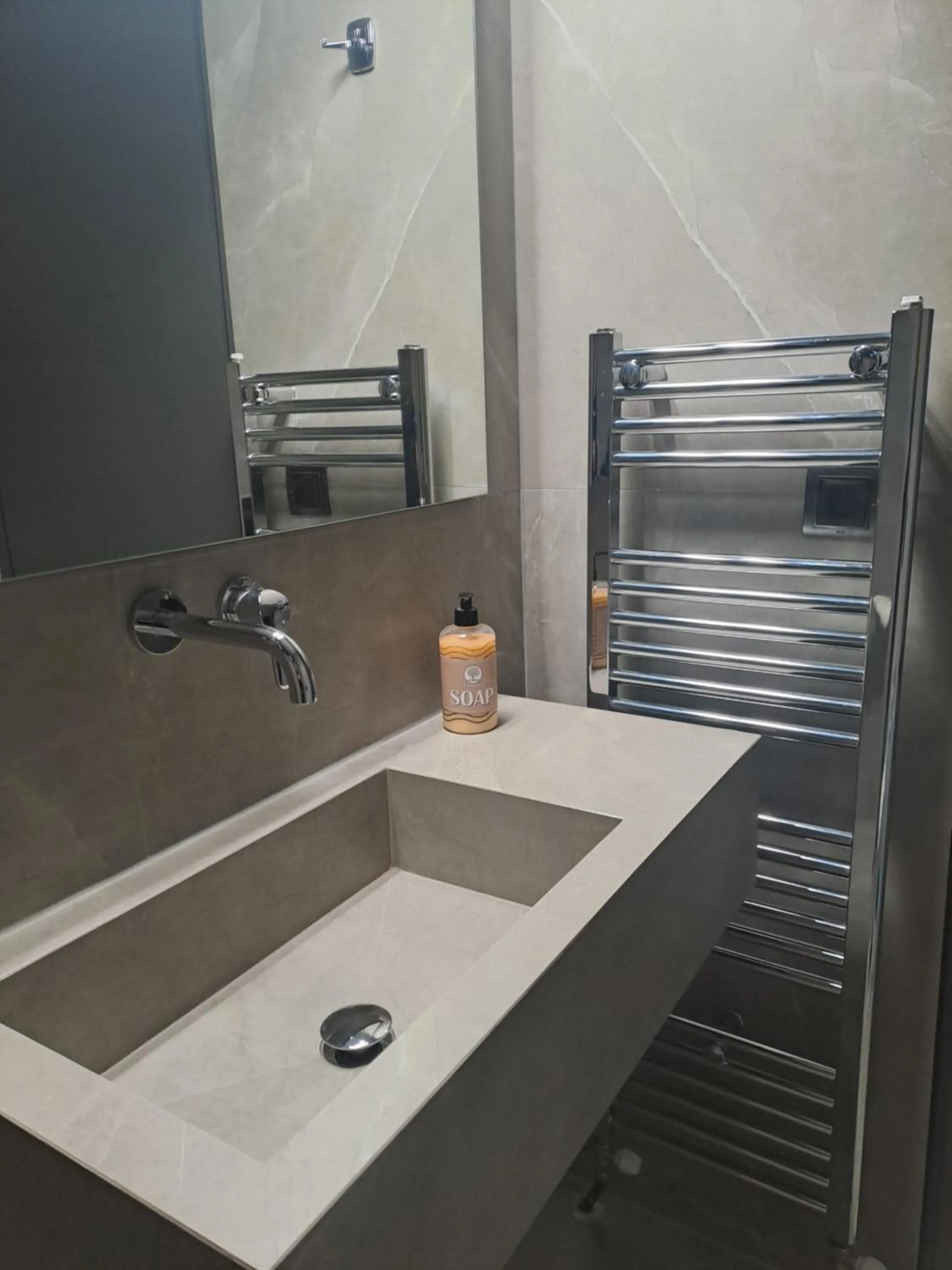 4 Seasons Luxury Apartments