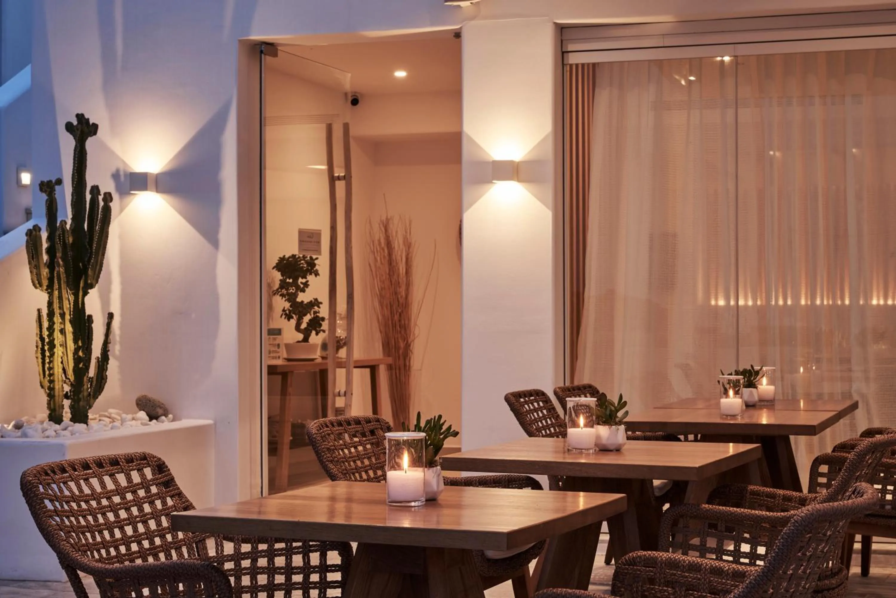 Restaurant/places to eat in Paradise View Hotel