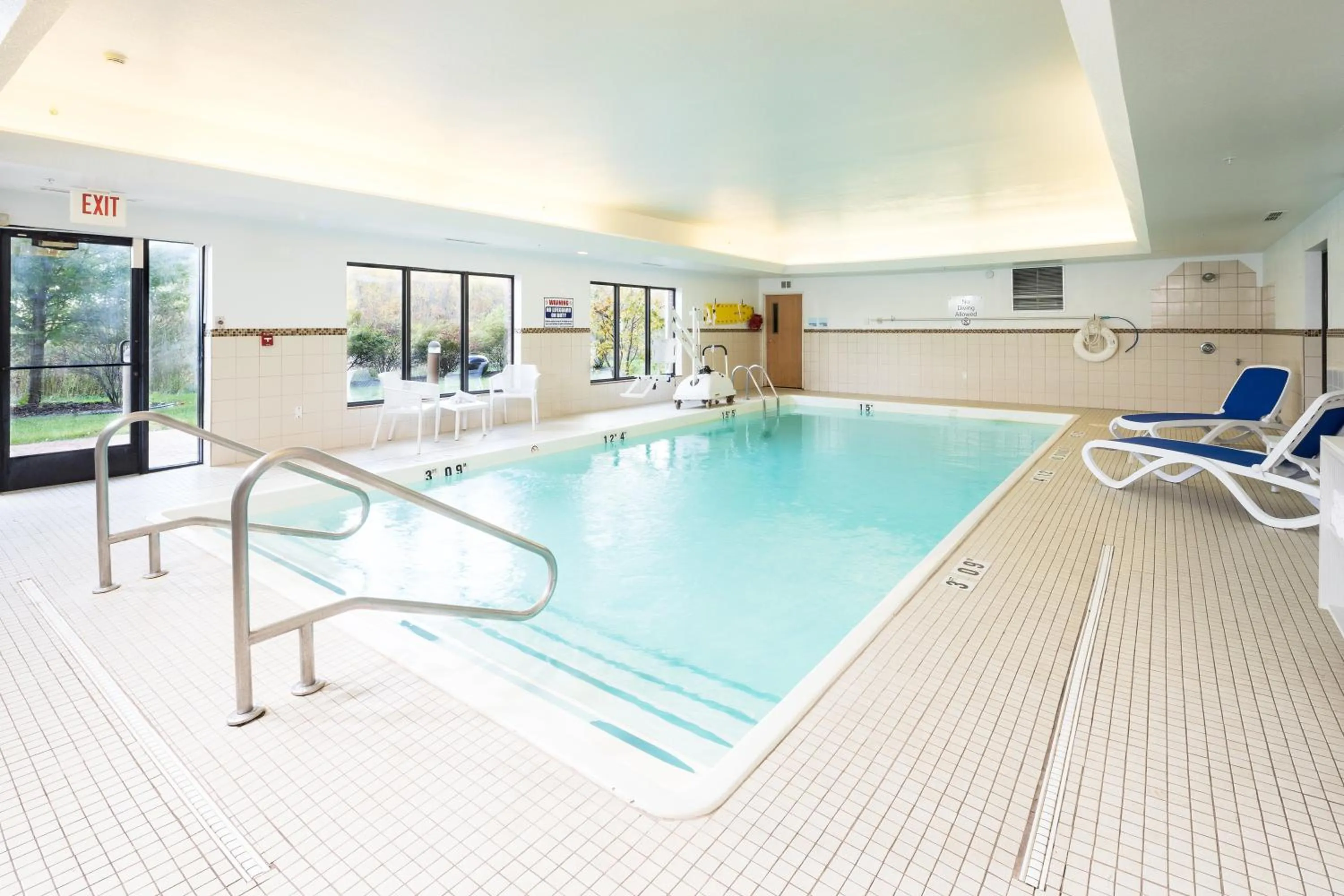 Swimming pool in Holiday Inn Express Hotel & Suites Grand Blanc by IHG