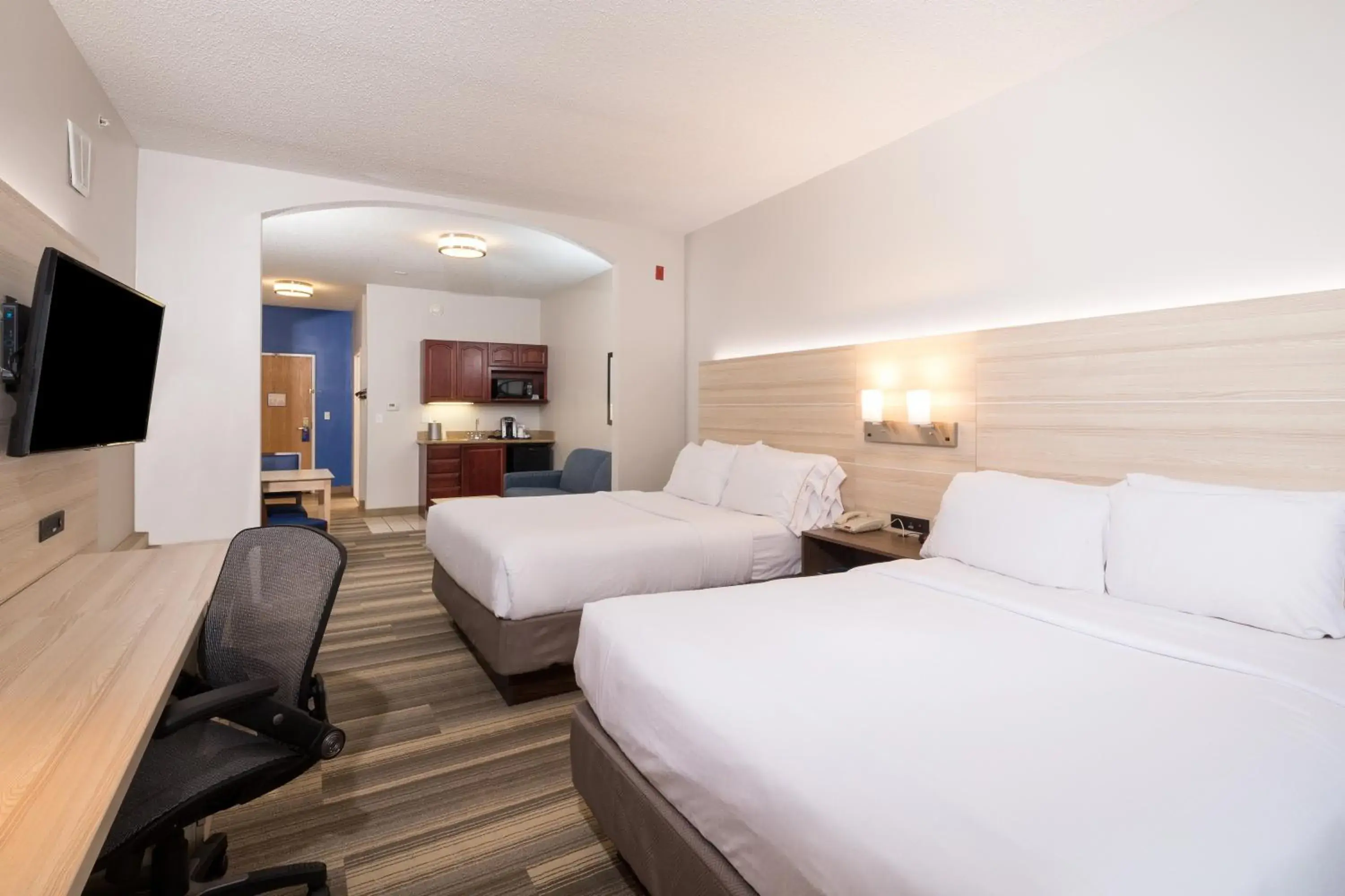 Standard Room with Two Queen Beds in Holiday Inn Express Hotel & Suites Grand Blanc by IHG Standard Room with Two Queen Beds in Holiday Inn Express Hotel & Suites Grand Blanc by IHG
