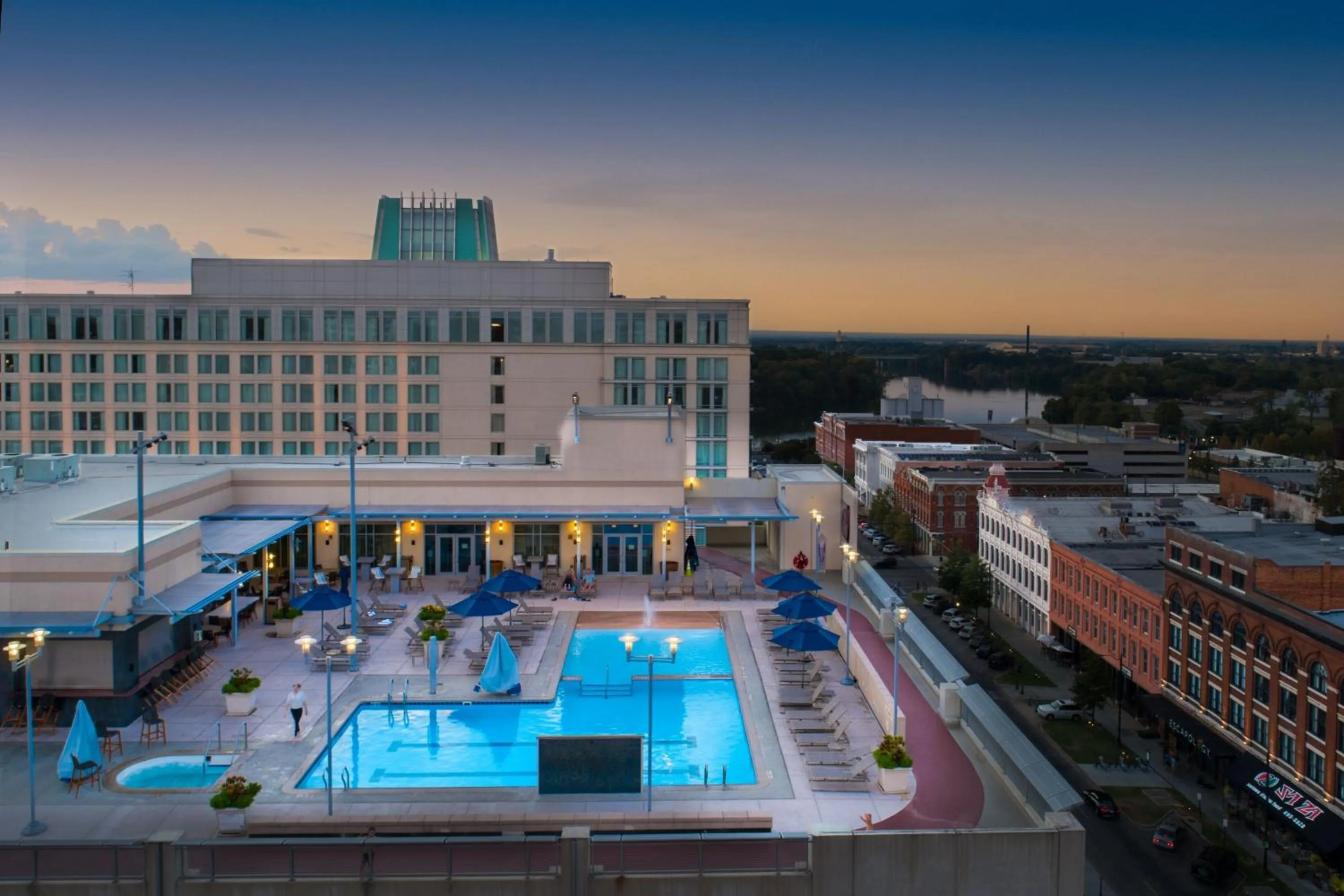 Swimming pool in Renaissance Montgomery Hotel & Spa at the Convention Center