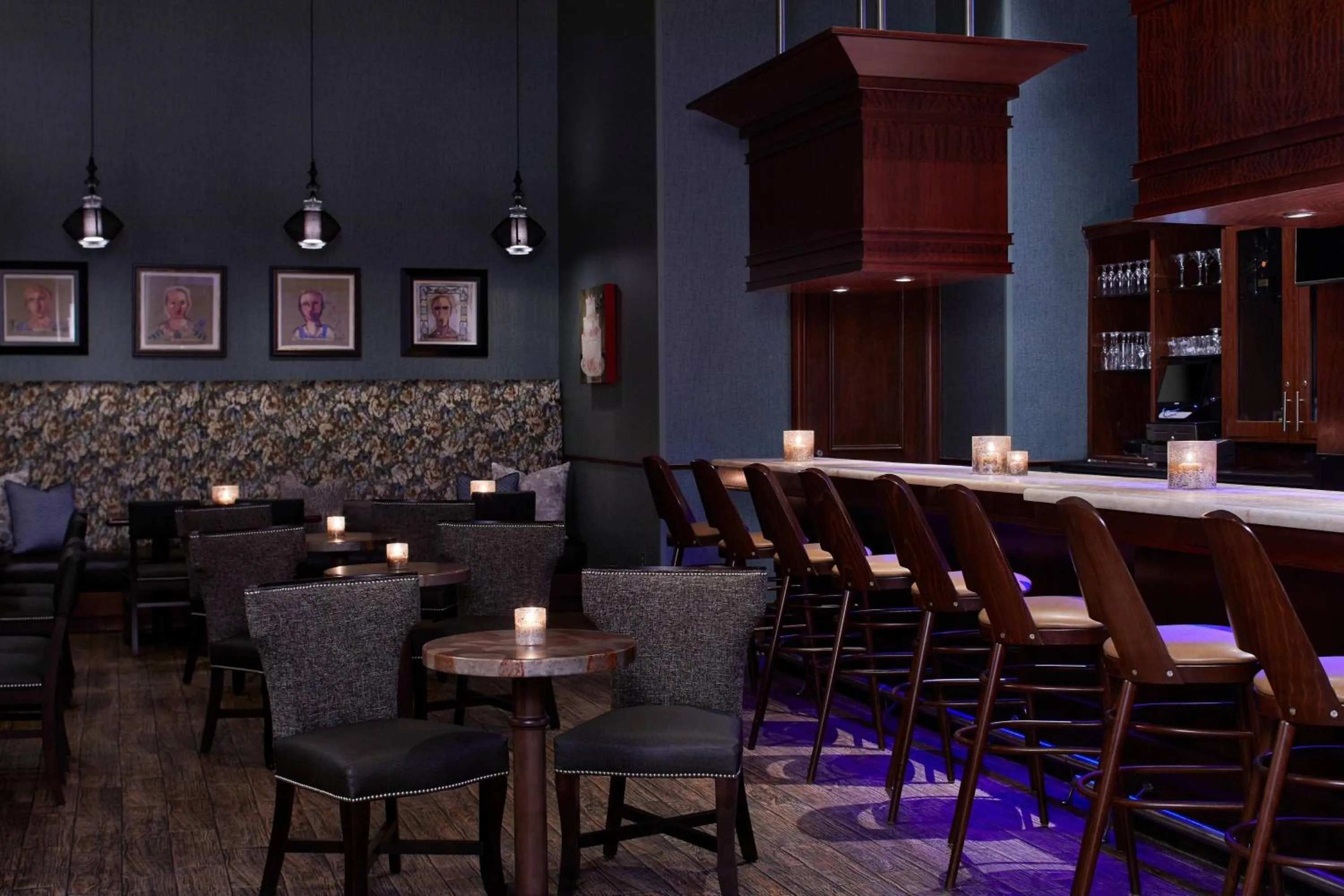 Lounge or bar in Renaissance Montgomery Hotel & Spa at the Convention Center