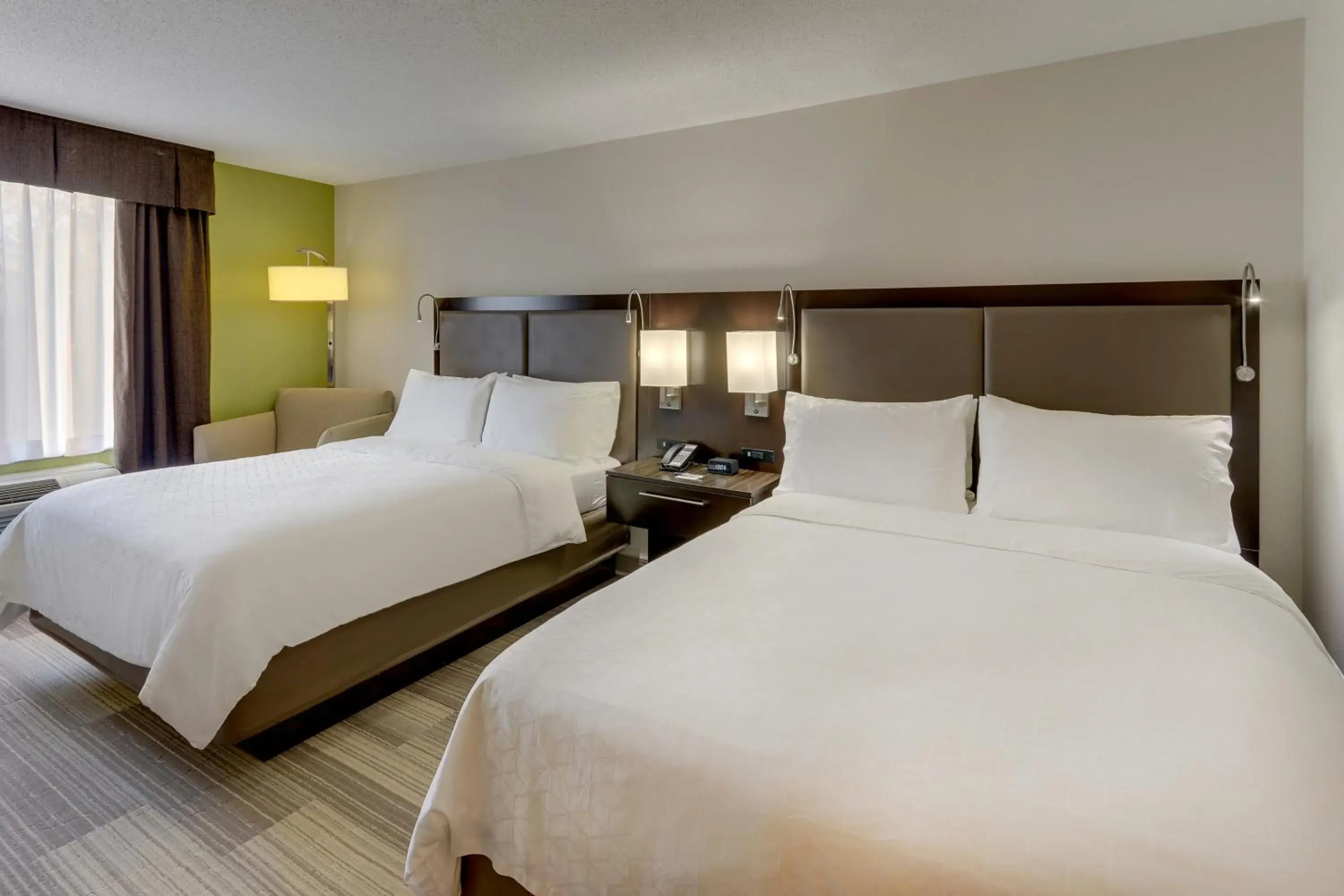 Bed in Holiday Inn Express Hotel & Suites Dayton-Centerville by IHG Bed in Holiday Inn Express Hotel & Suites Dayton-Centerville by IHG