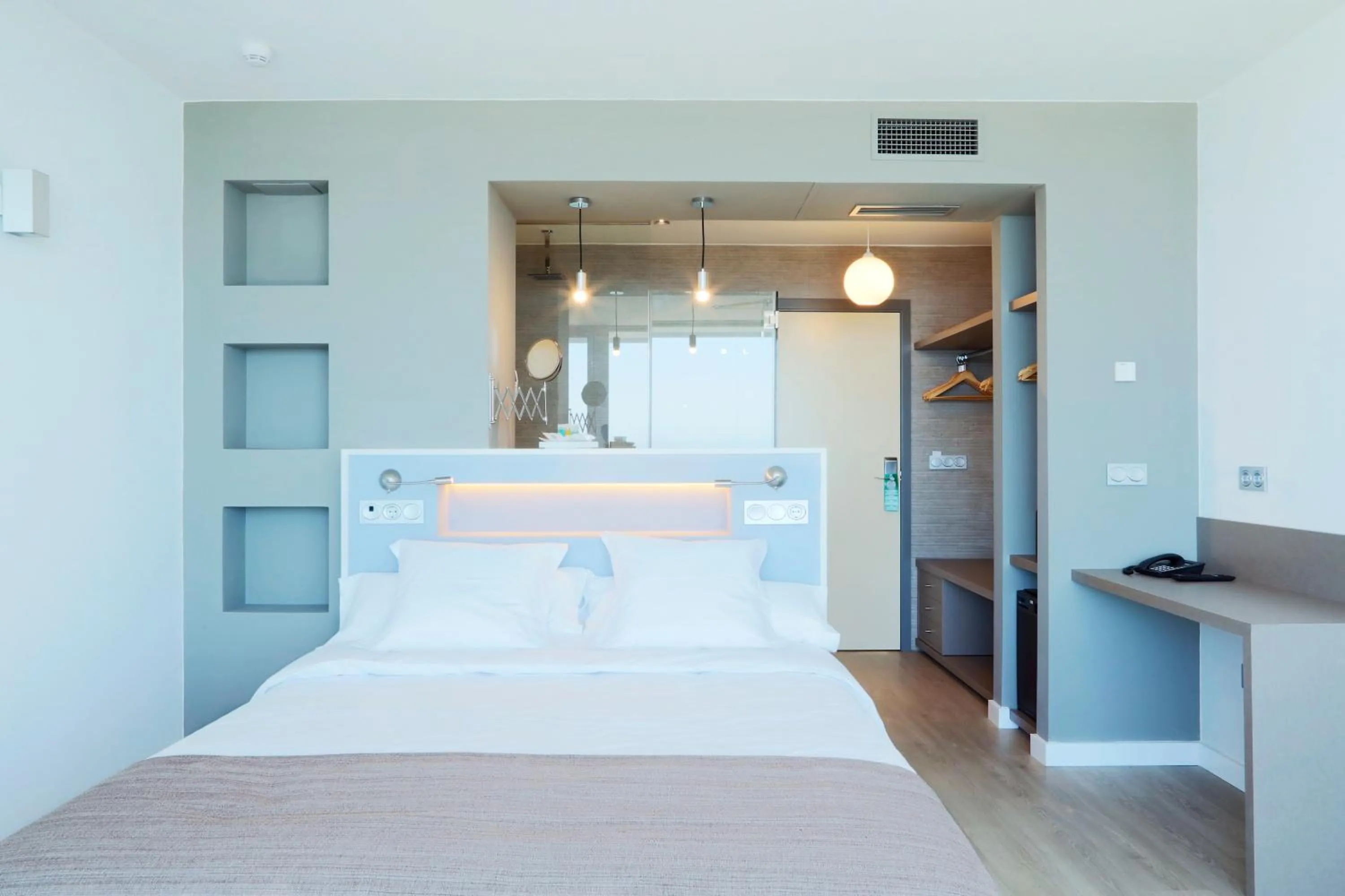 Photo of the whole room, Bed in Hotel Flamero