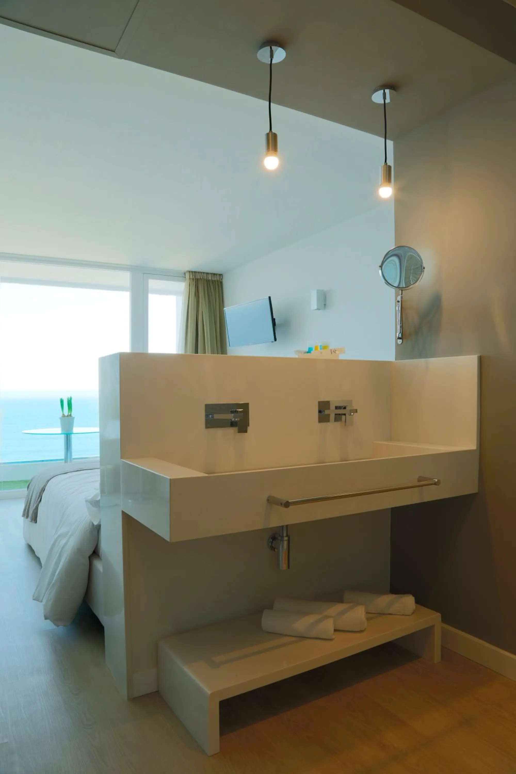 Bathroom, Bed in Hotel Flamero