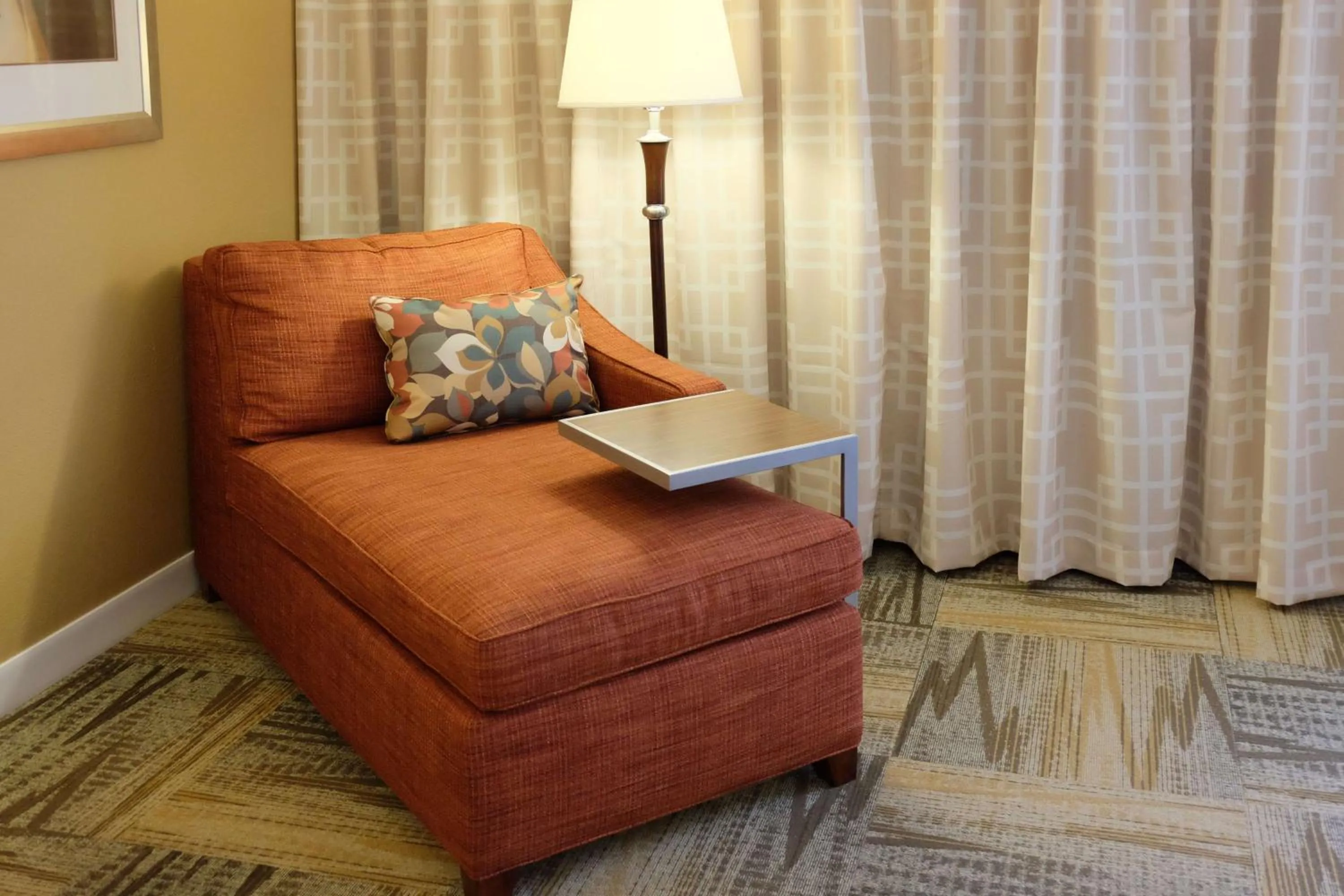 Living room in Hampton Inn Lima