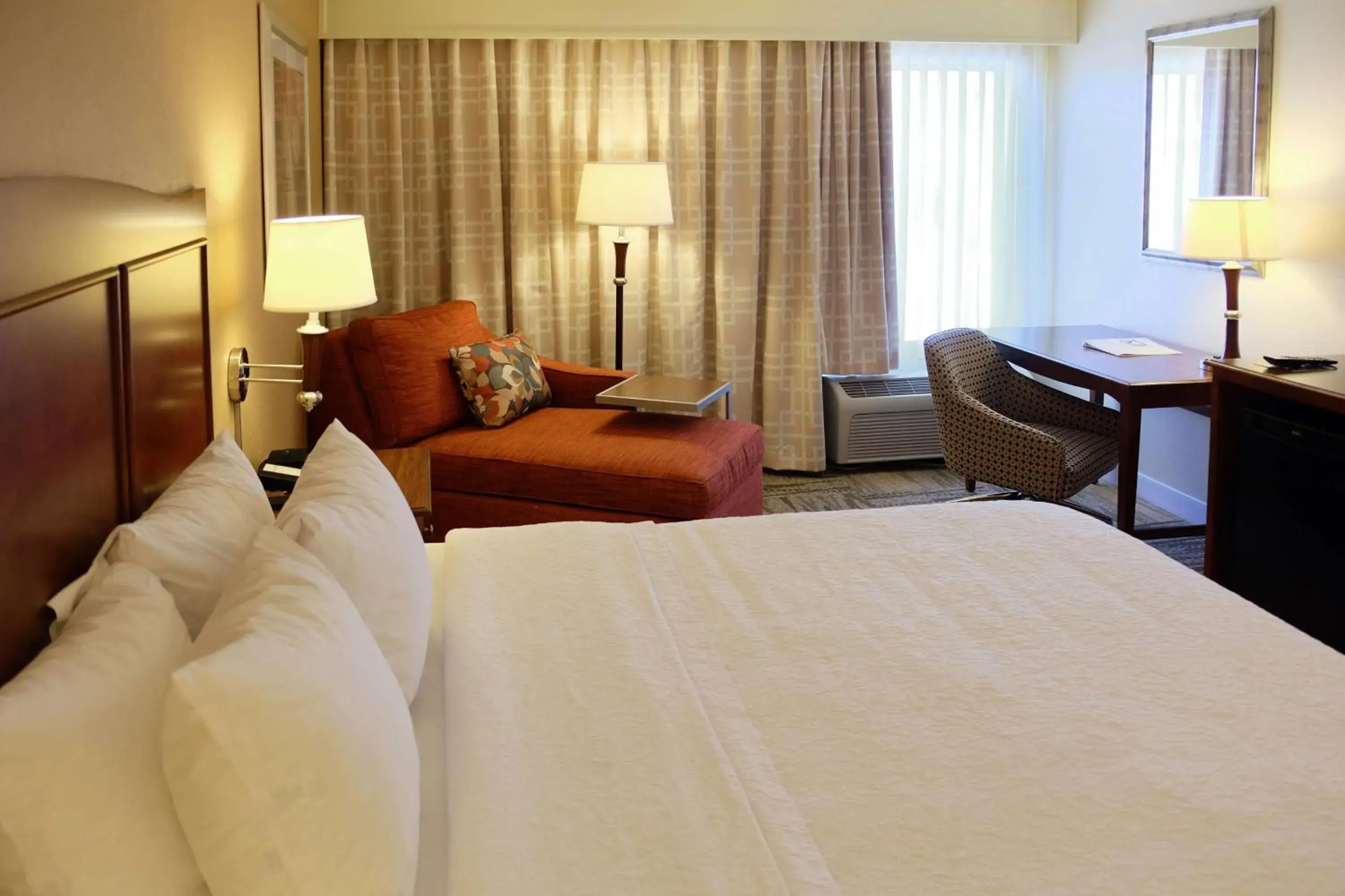 Bedroom, Bed in Hampton Inn Lima Bedroom, Bed in Hampton Inn Lima