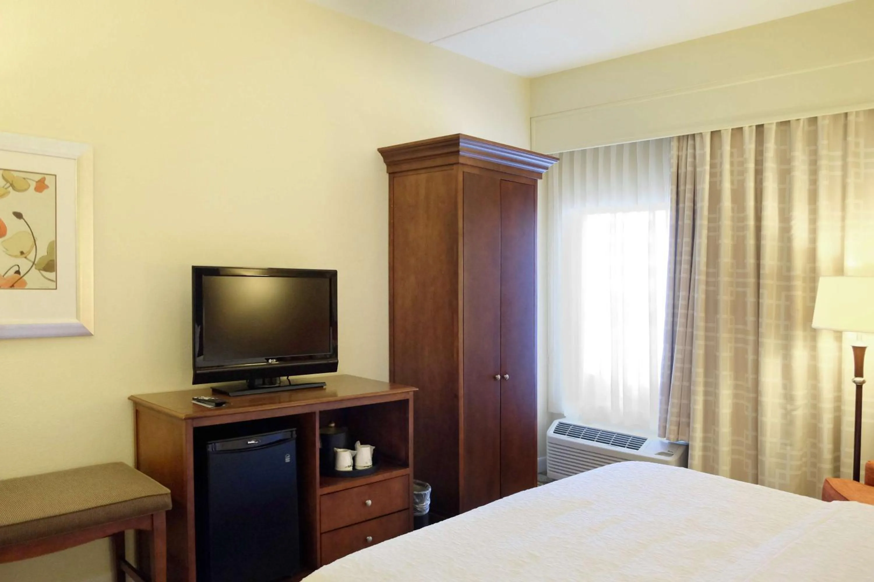 Bedroom, Bed in Hampton Inn Lima