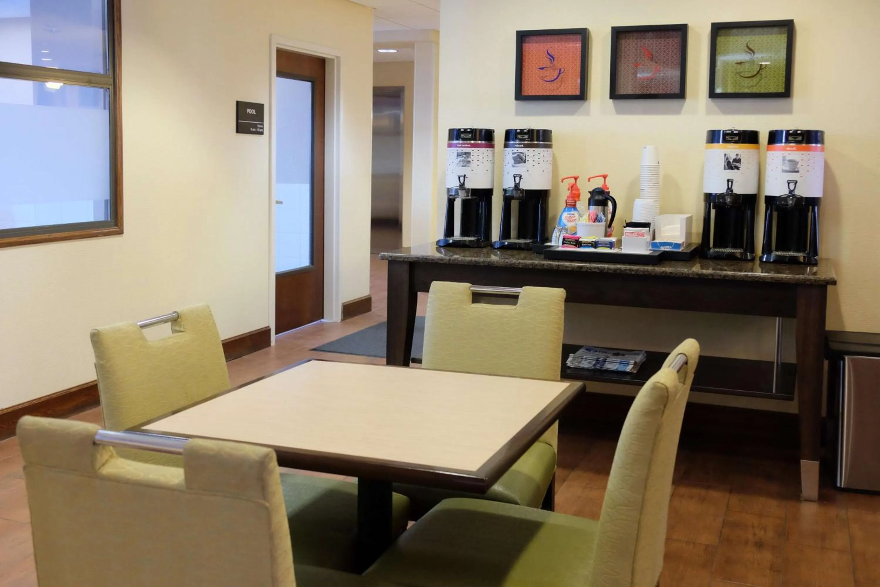 Dining area in Hampton Inn Lima